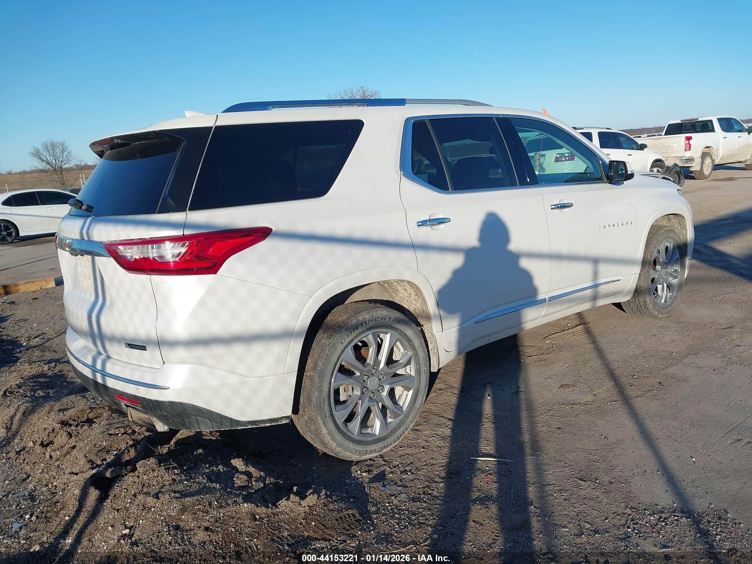 CHEVROLET TRAVERSE image 4