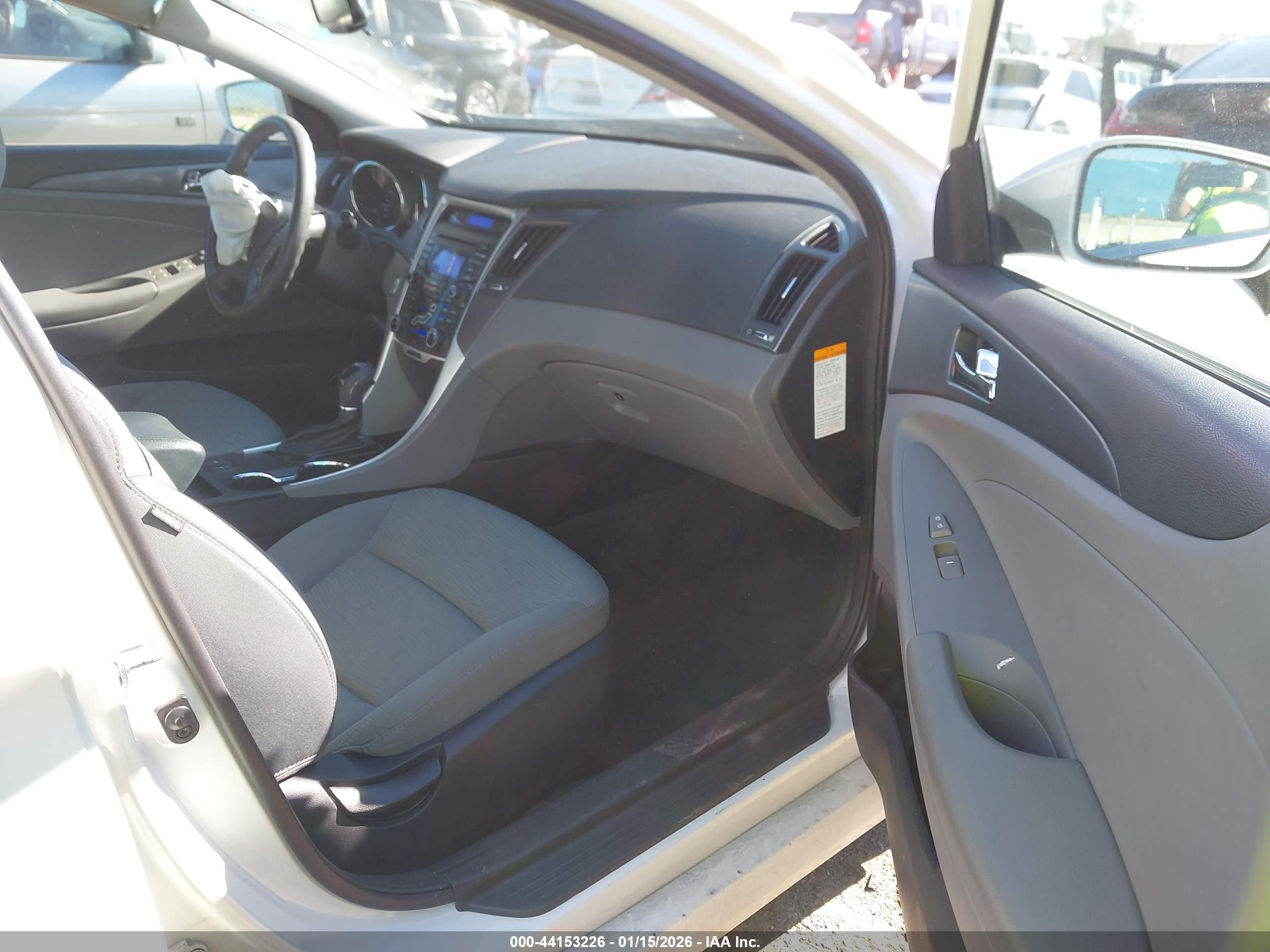 HYUNDAI SONATA image 5