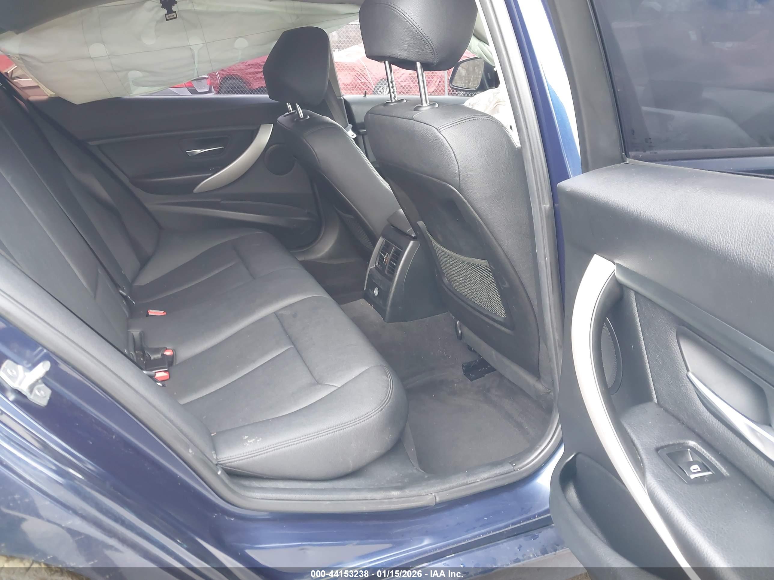 BMW 320I image 8