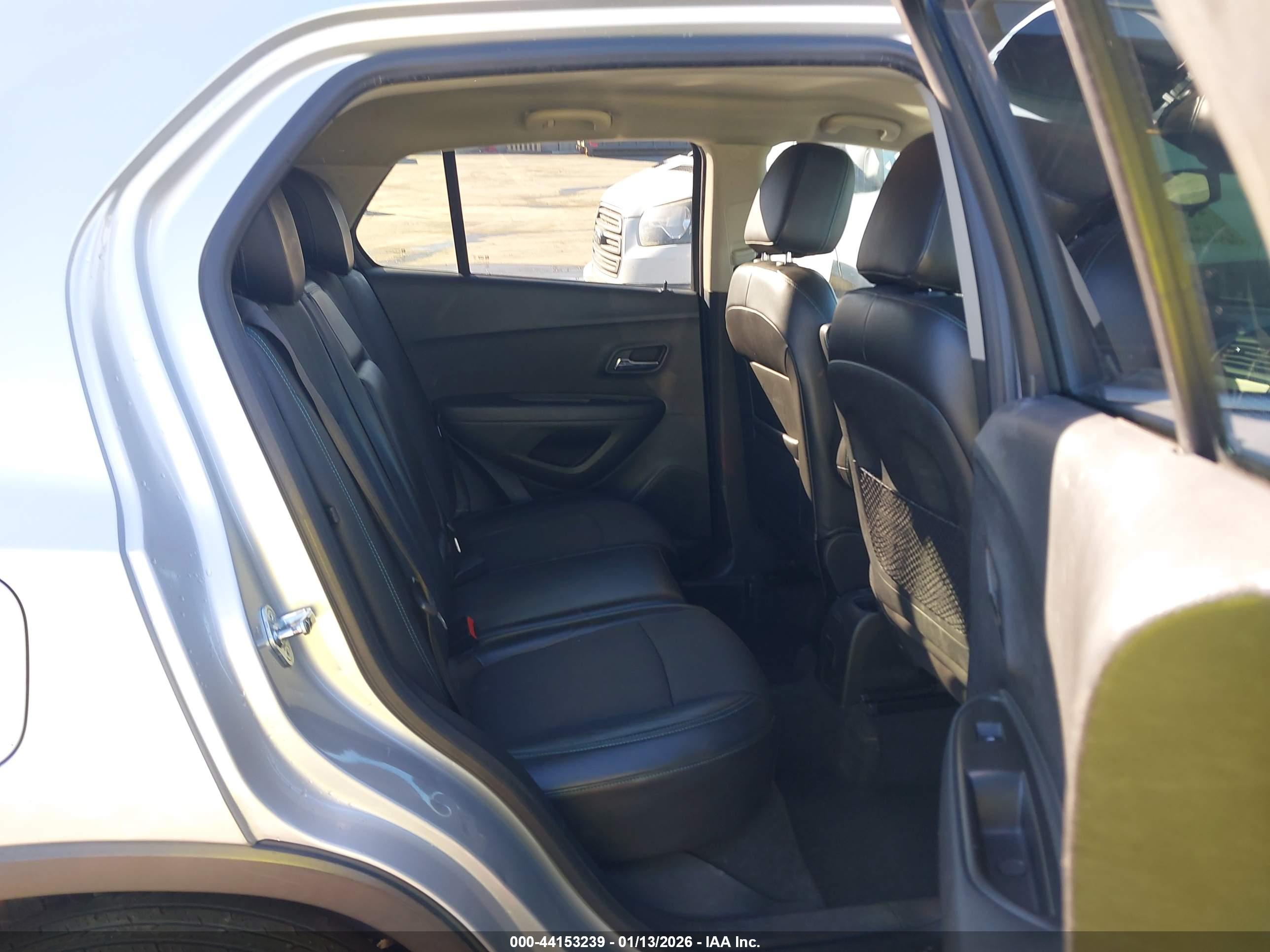 CHEVROLET TRAX image 8