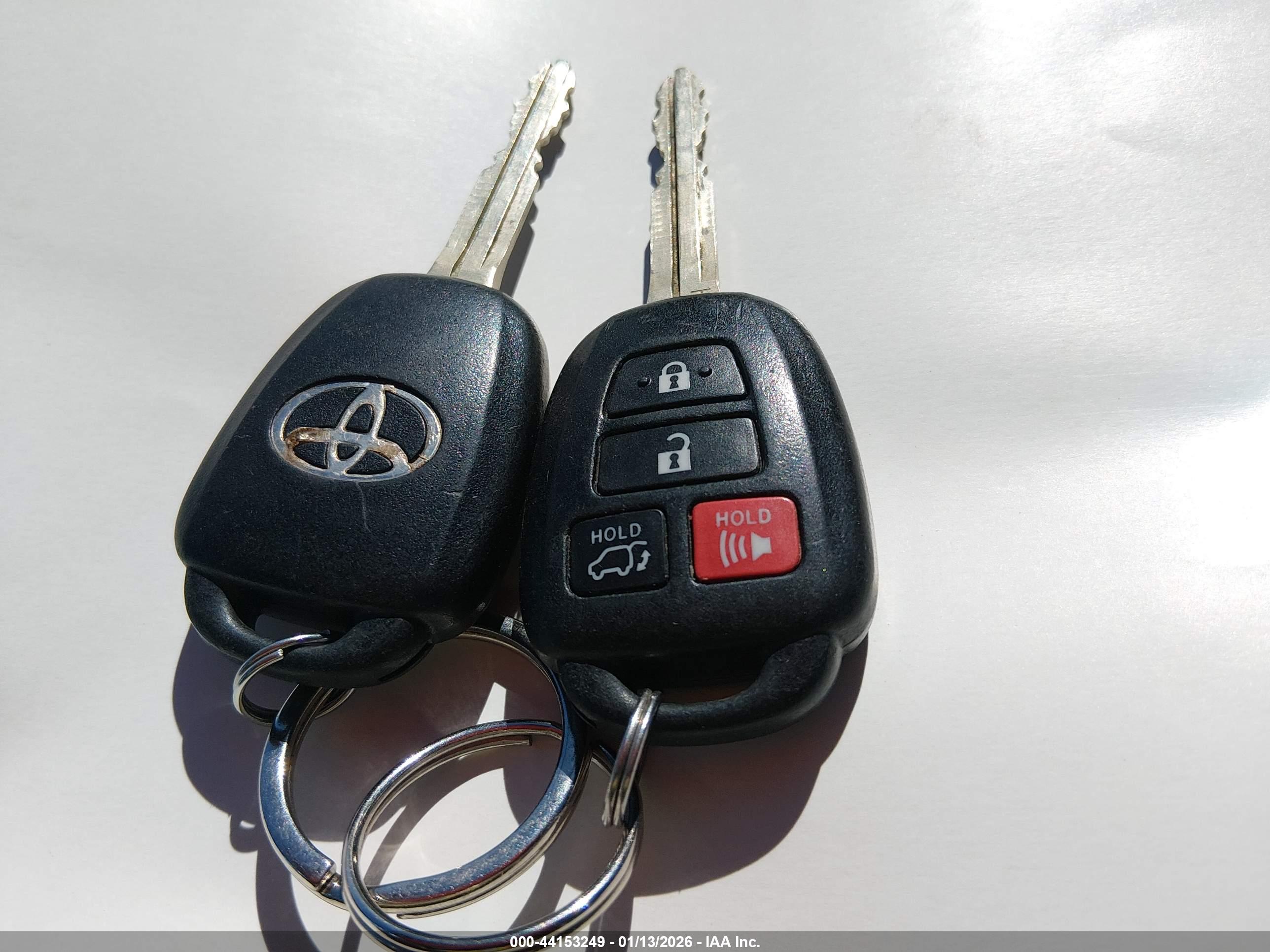 TOYOTA RAV4 image 11