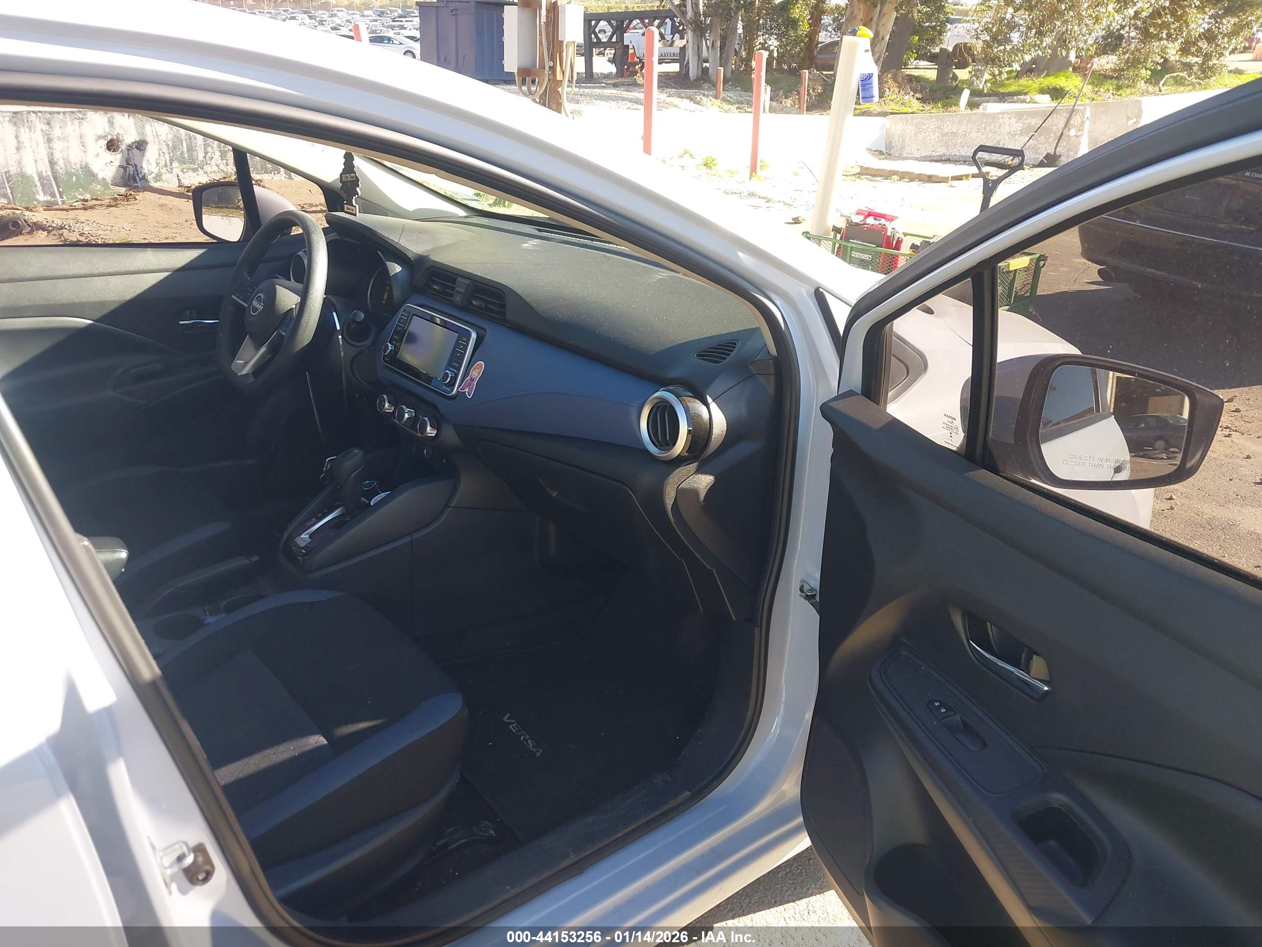 NISSAN VERSA image 5