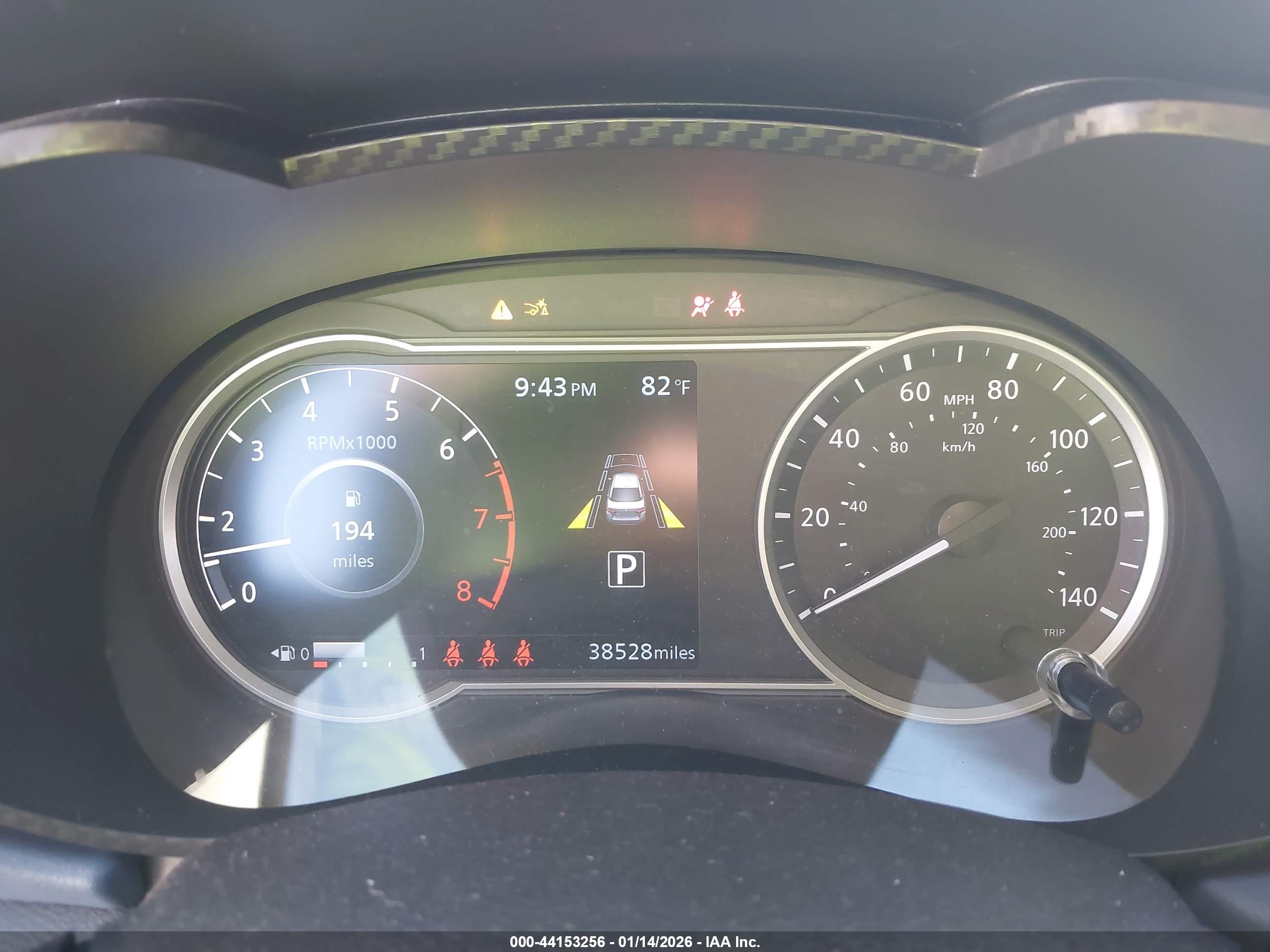 NISSAN VERSA image 7