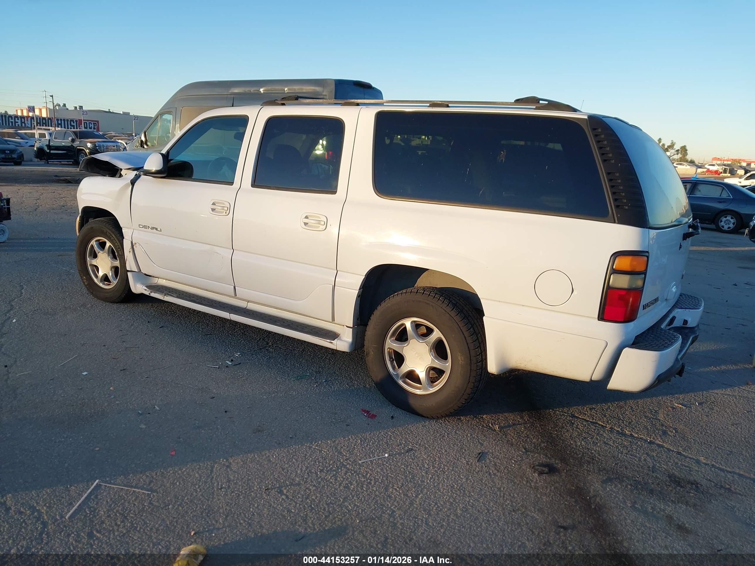 GMC YUKON image 3