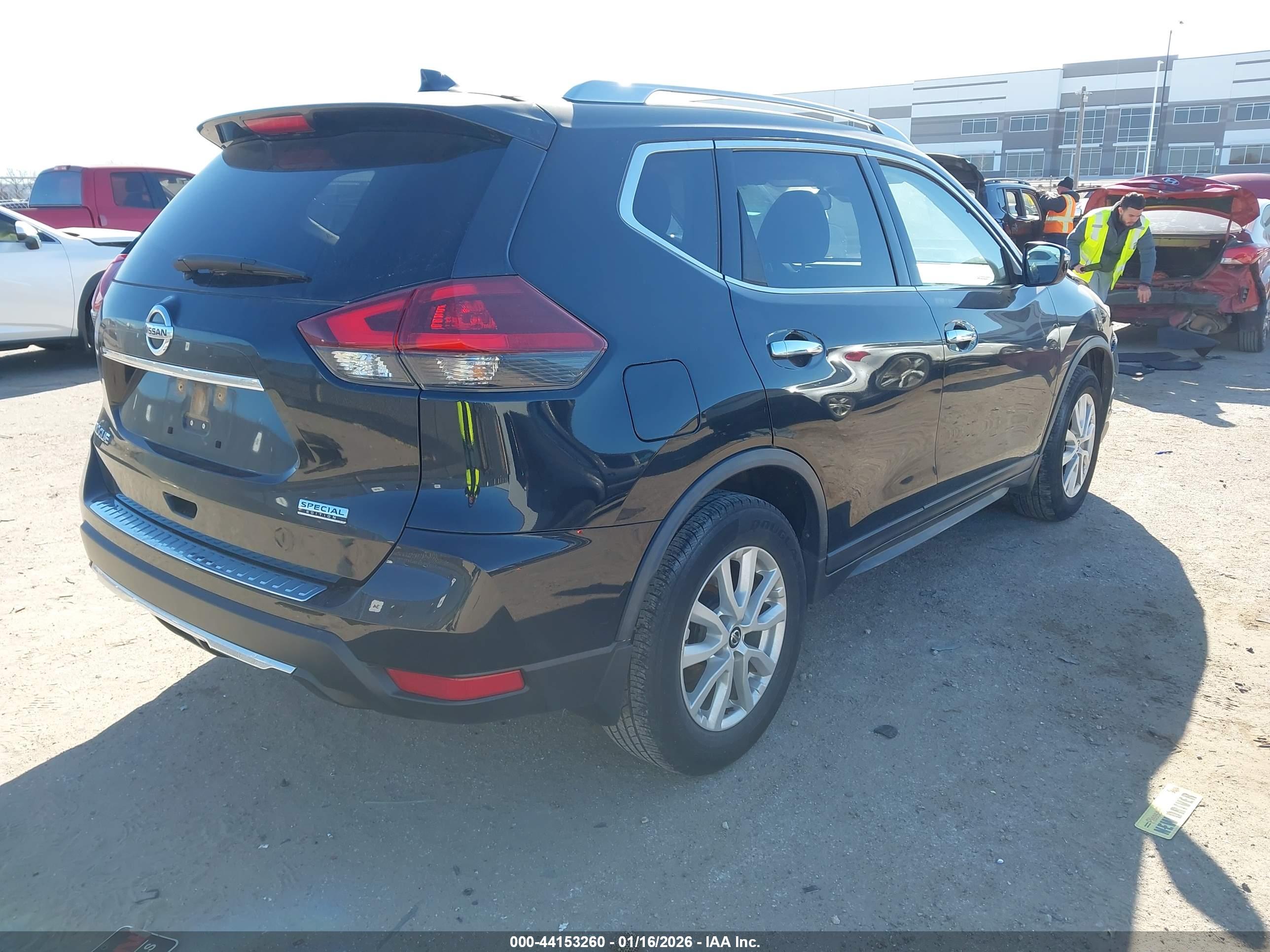 NISSAN ROGUE image 4