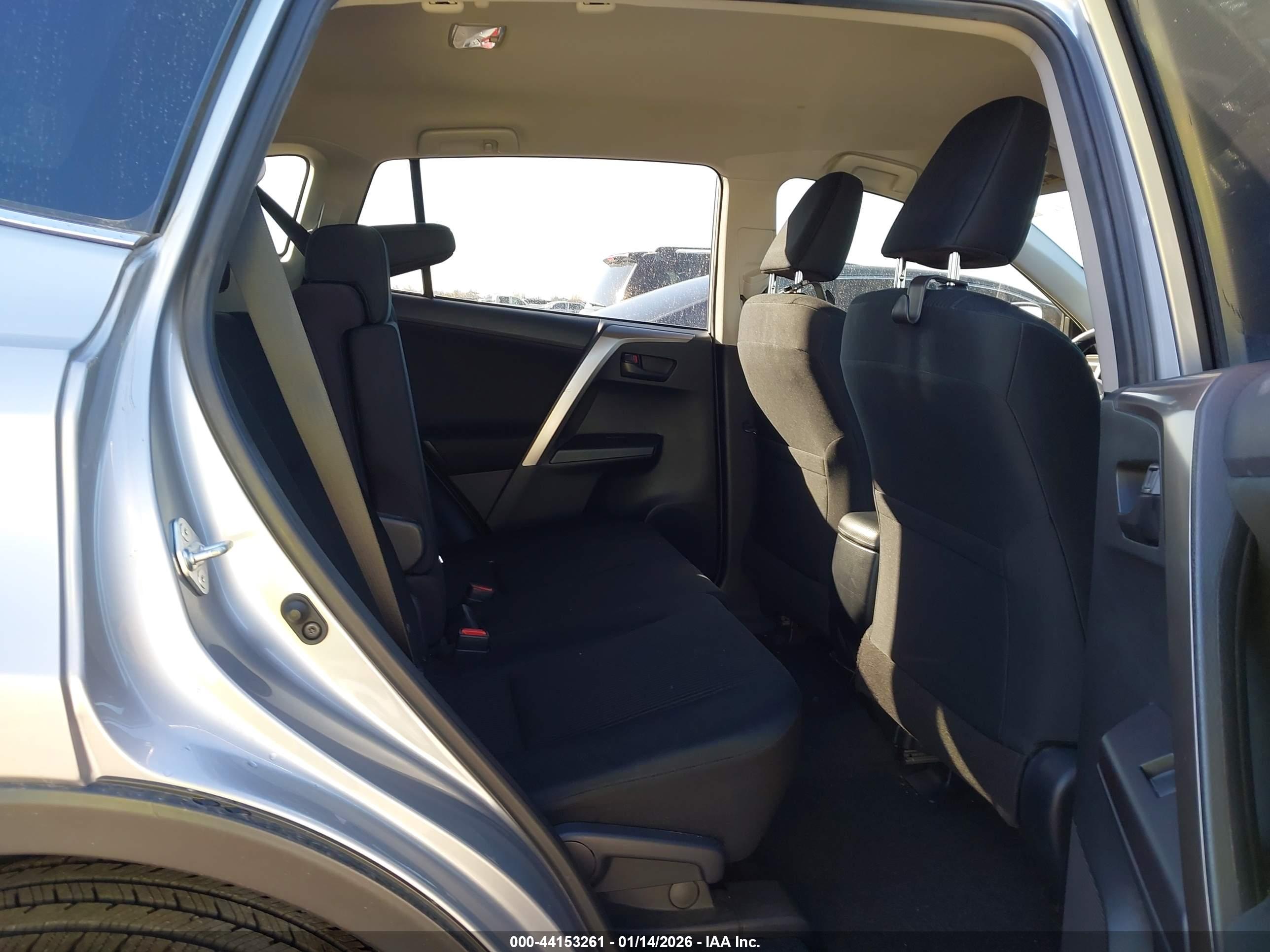 TOYOTA RAV4 image 8