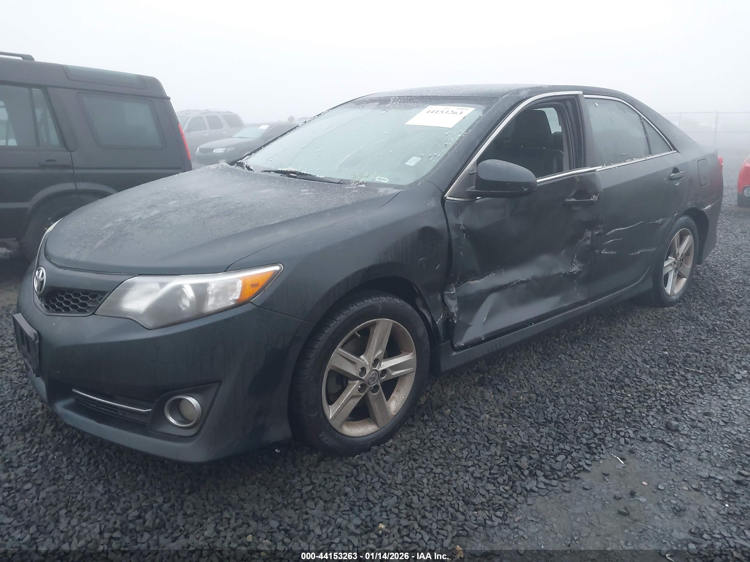 TOYOTA CAMRY image 2