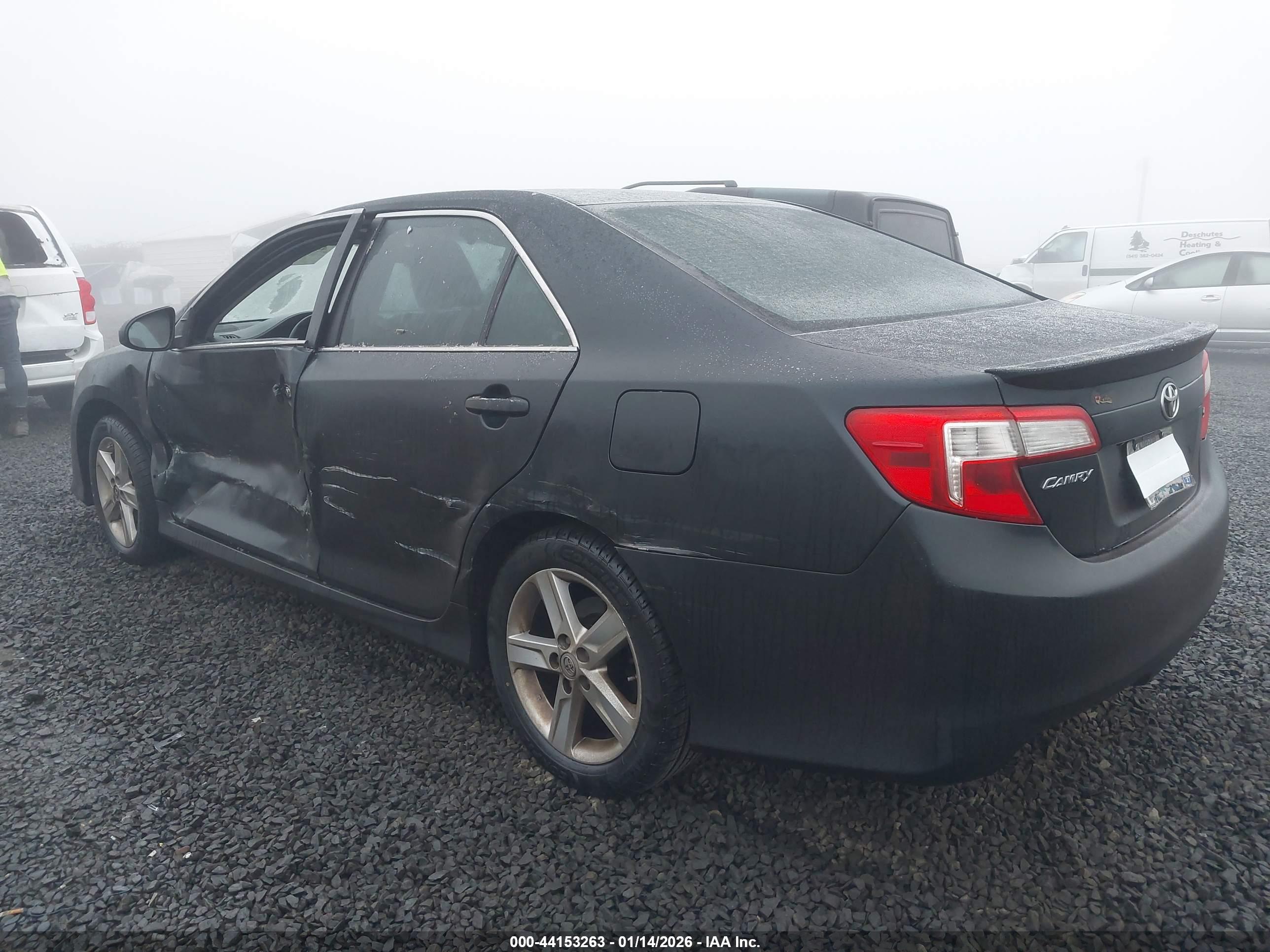 TOYOTA CAMRY image 3