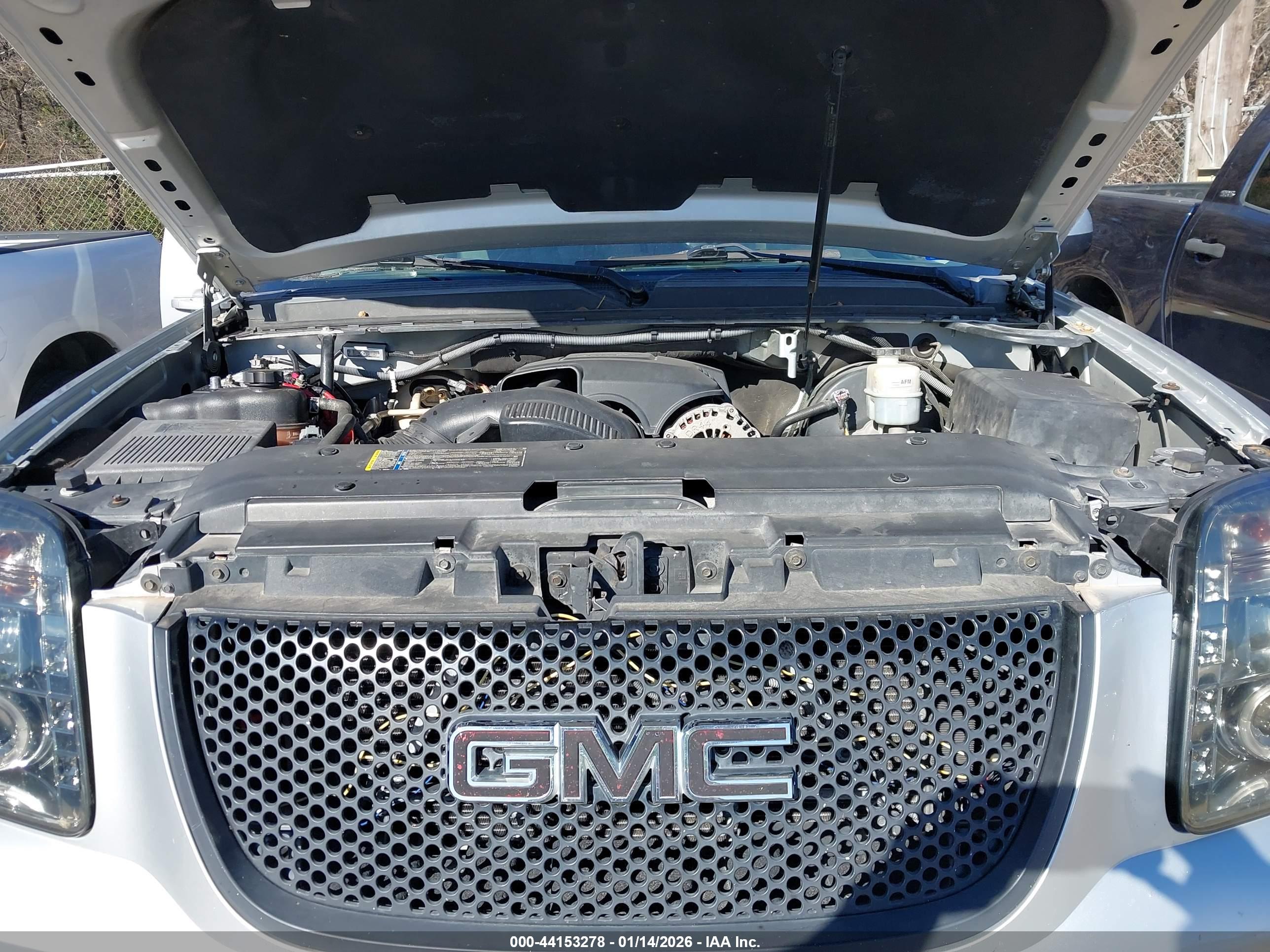 GMC YUKON image 10