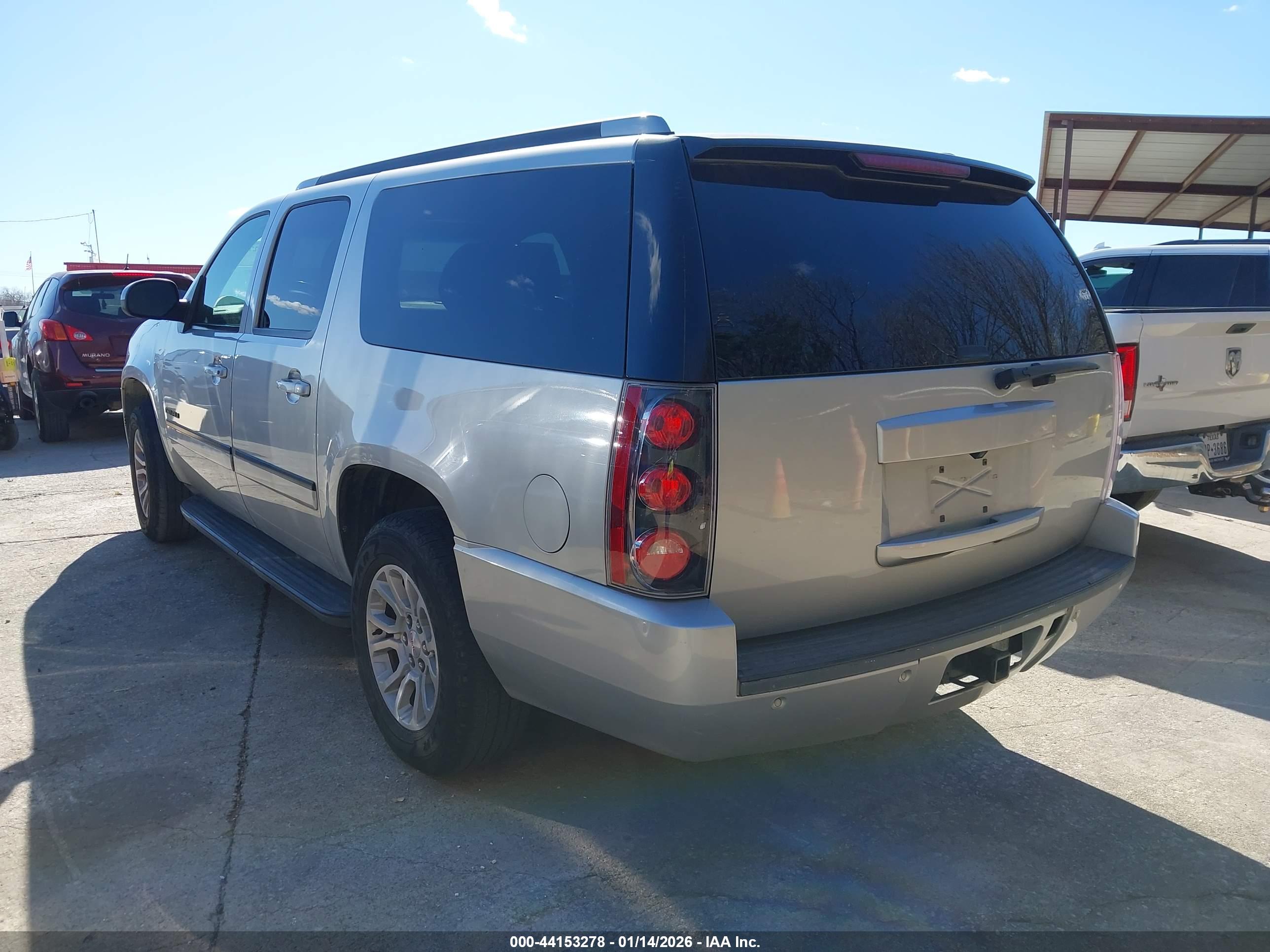 GMC YUKON image 3