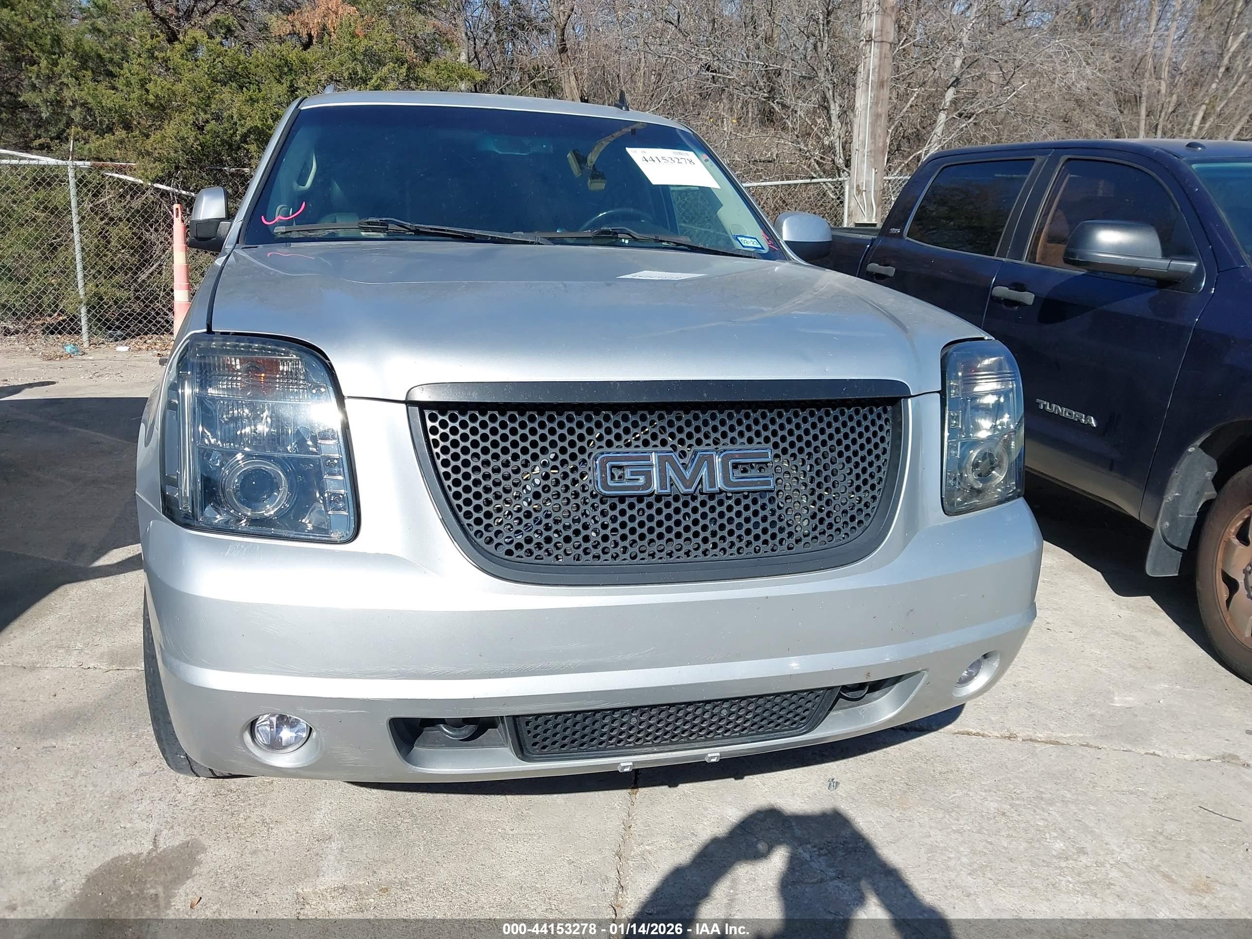 GMC YUKON image 6