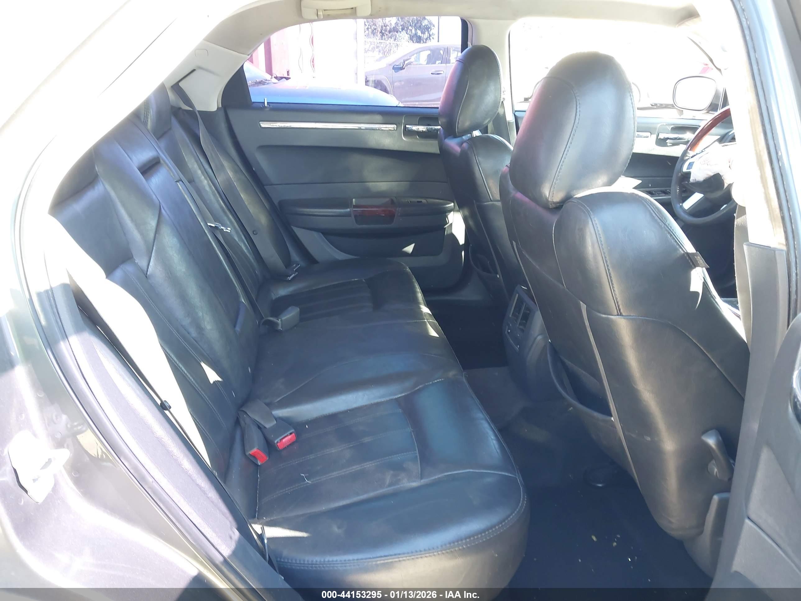 CHRYSLER 300C image 8