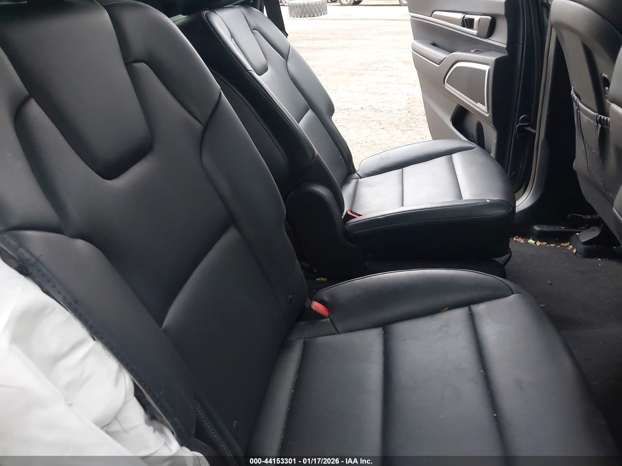 KIA TELLURIDE image 8