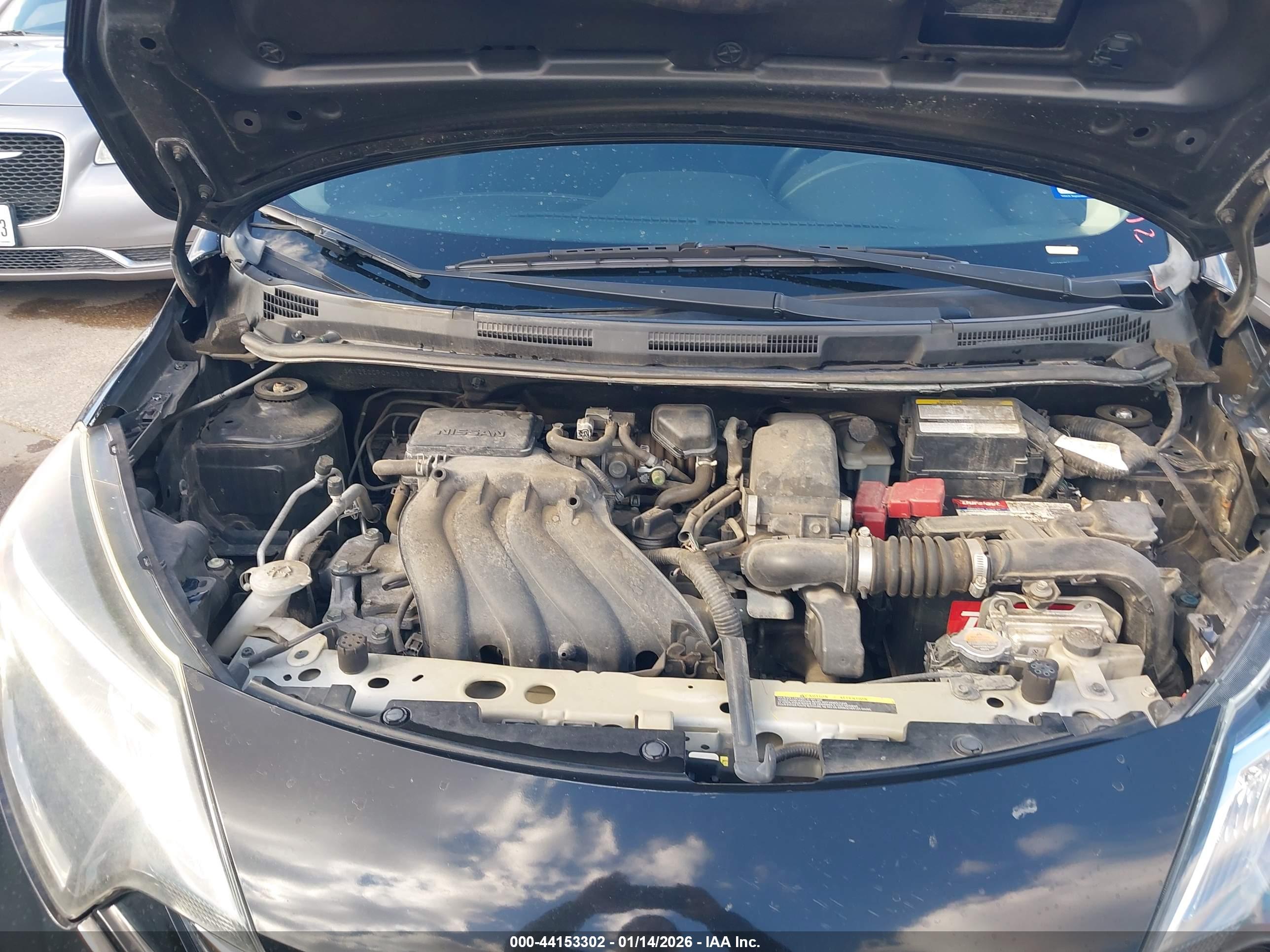 NISSAN VERSA image 10