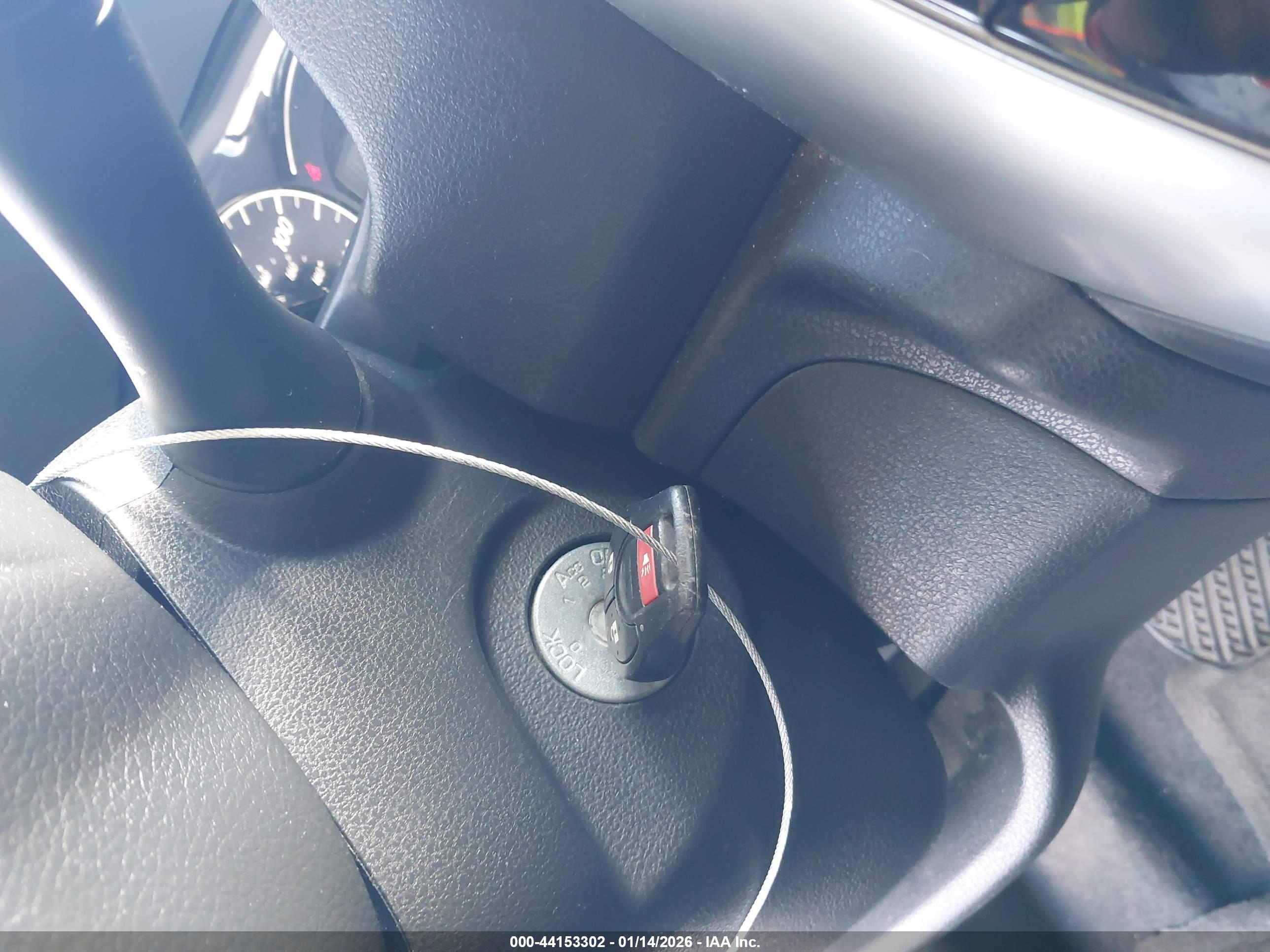 NISSAN VERSA image 11