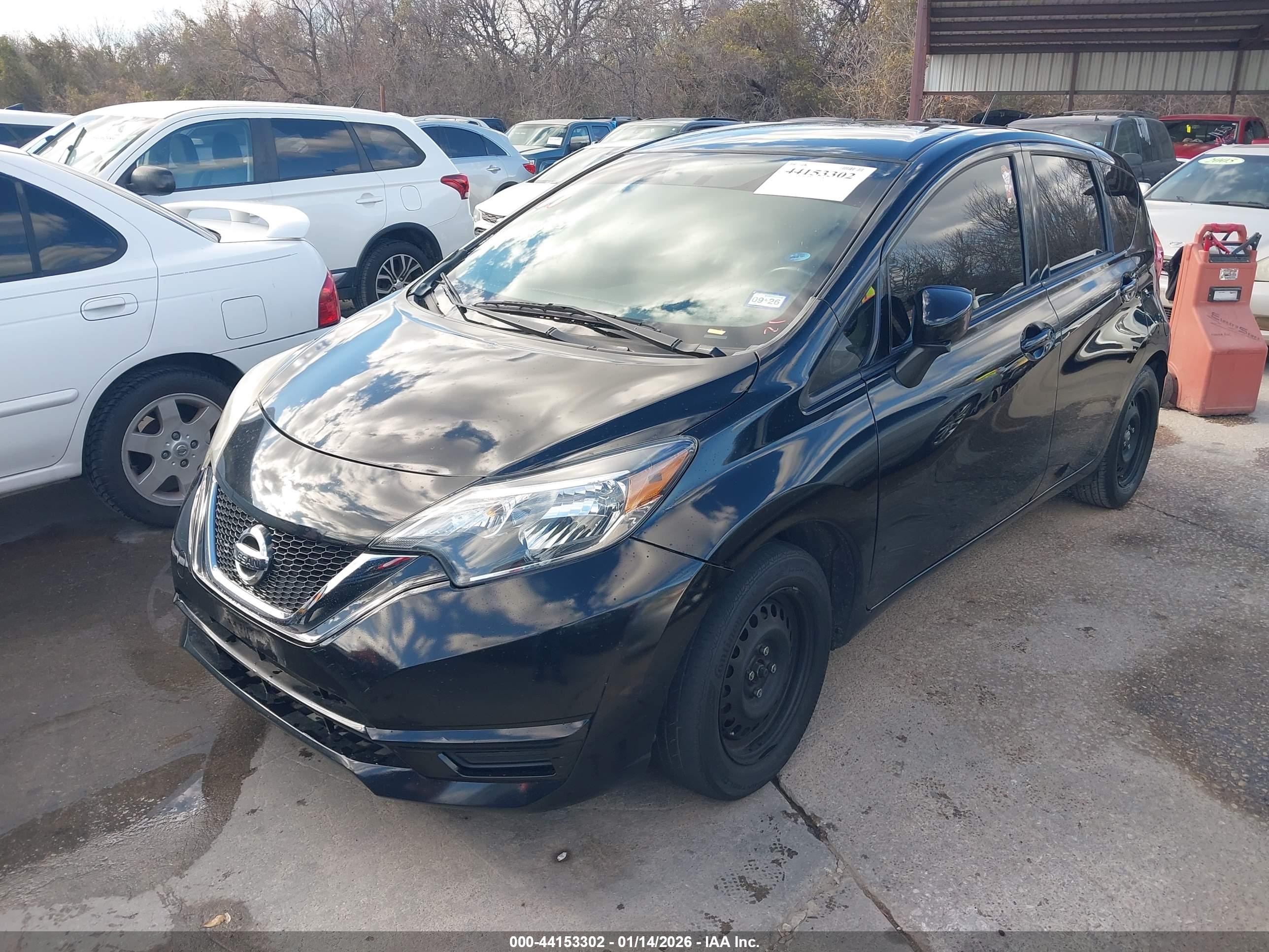 NISSAN VERSA image 2