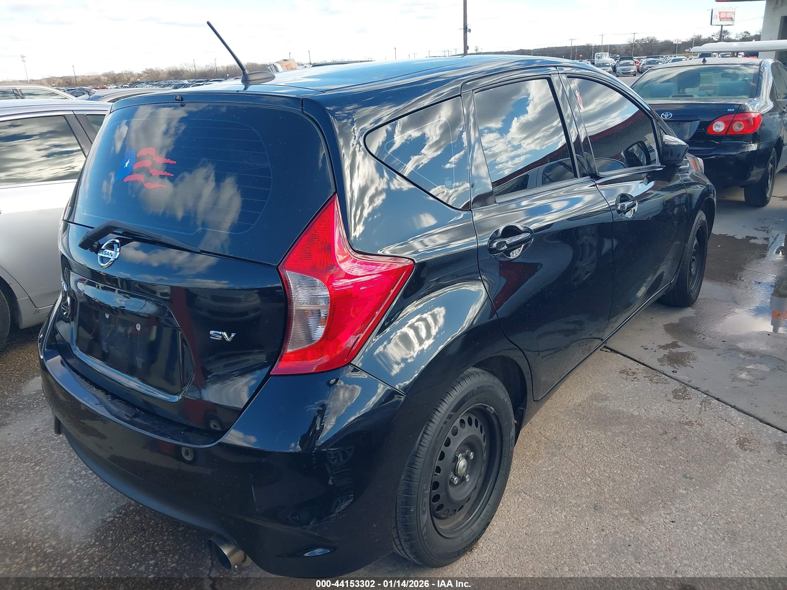 NISSAN VERSA image 4