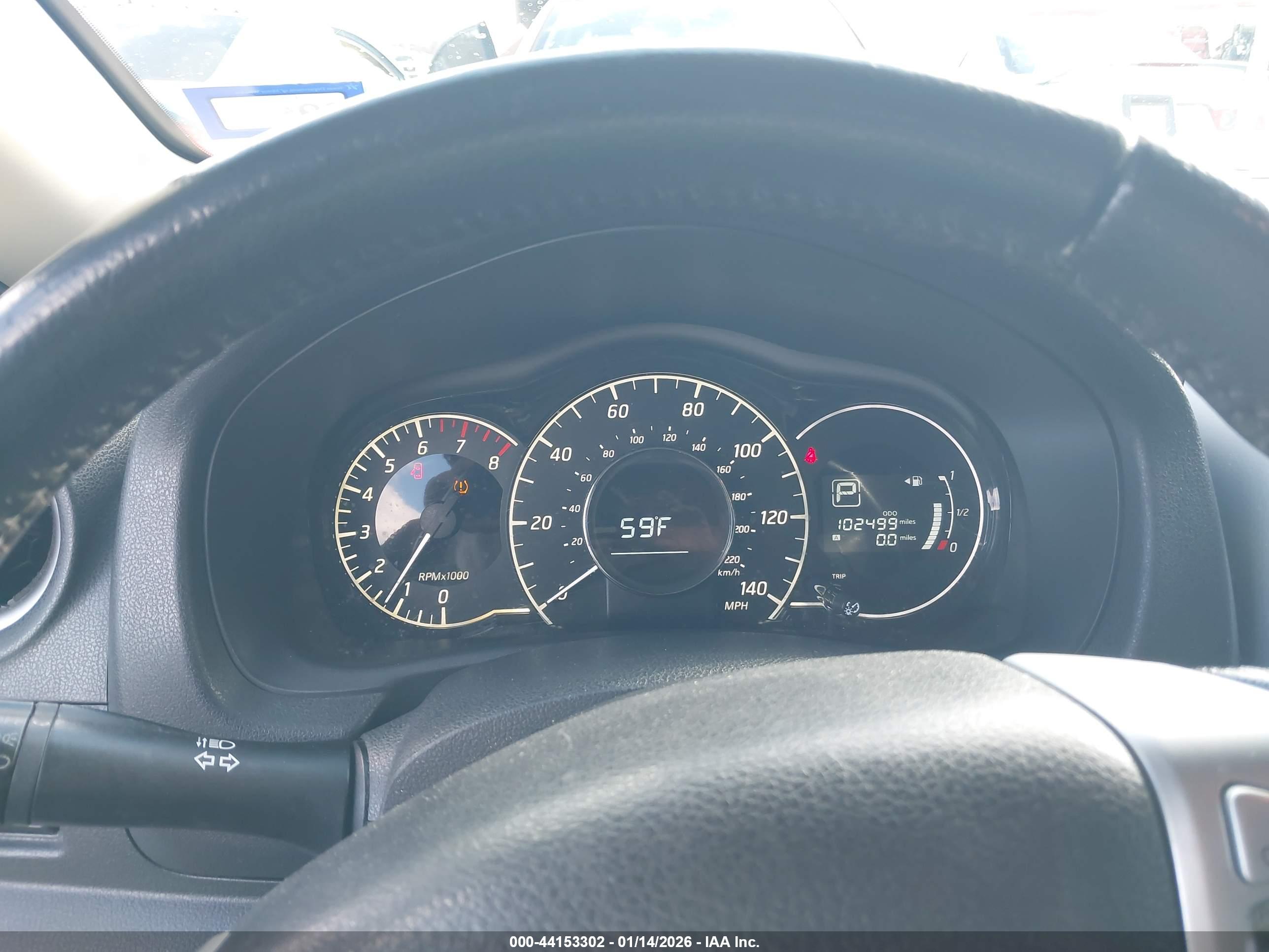 NISSAN VERSA image 7