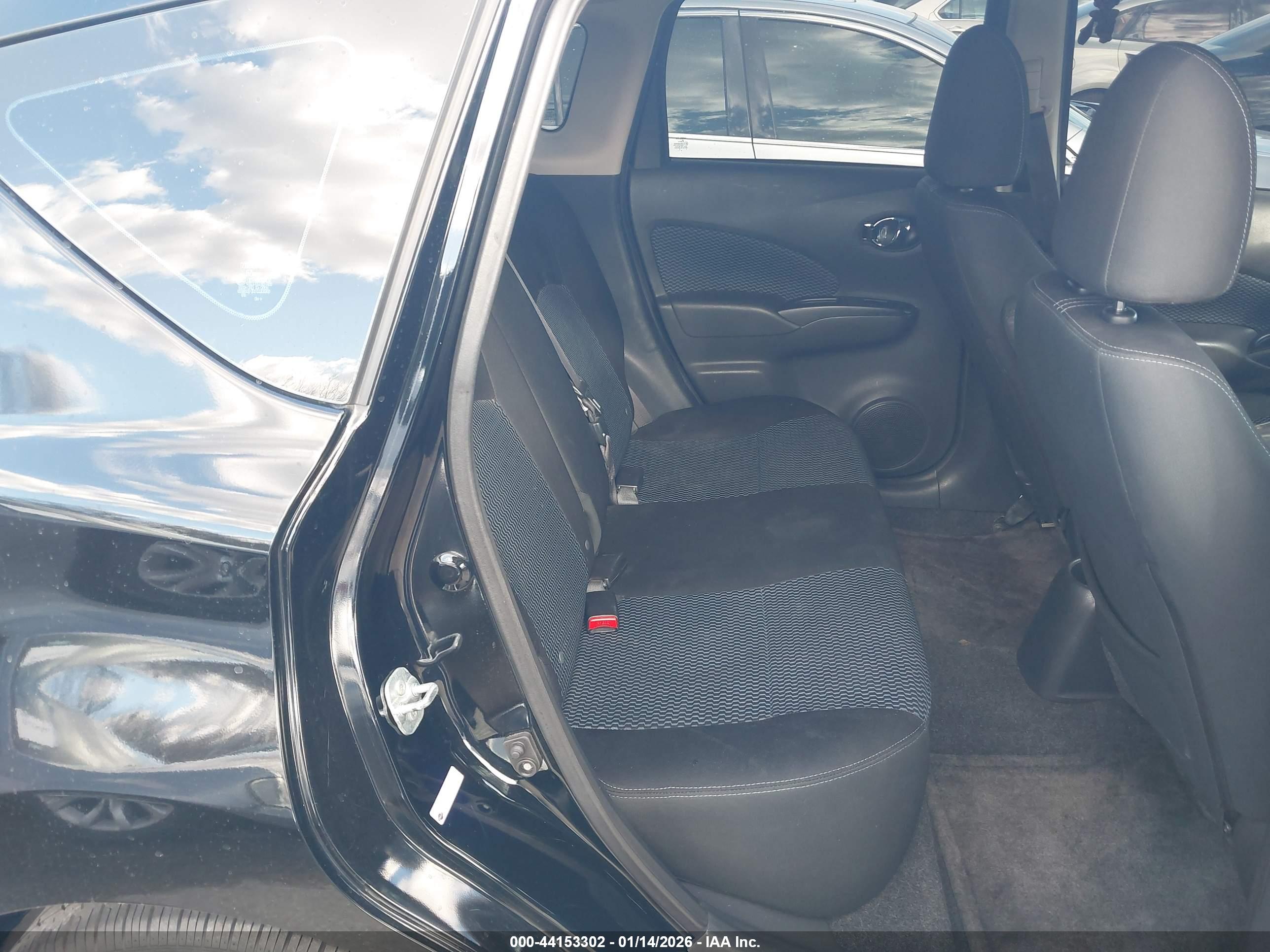 NISSAN VERSA image 8