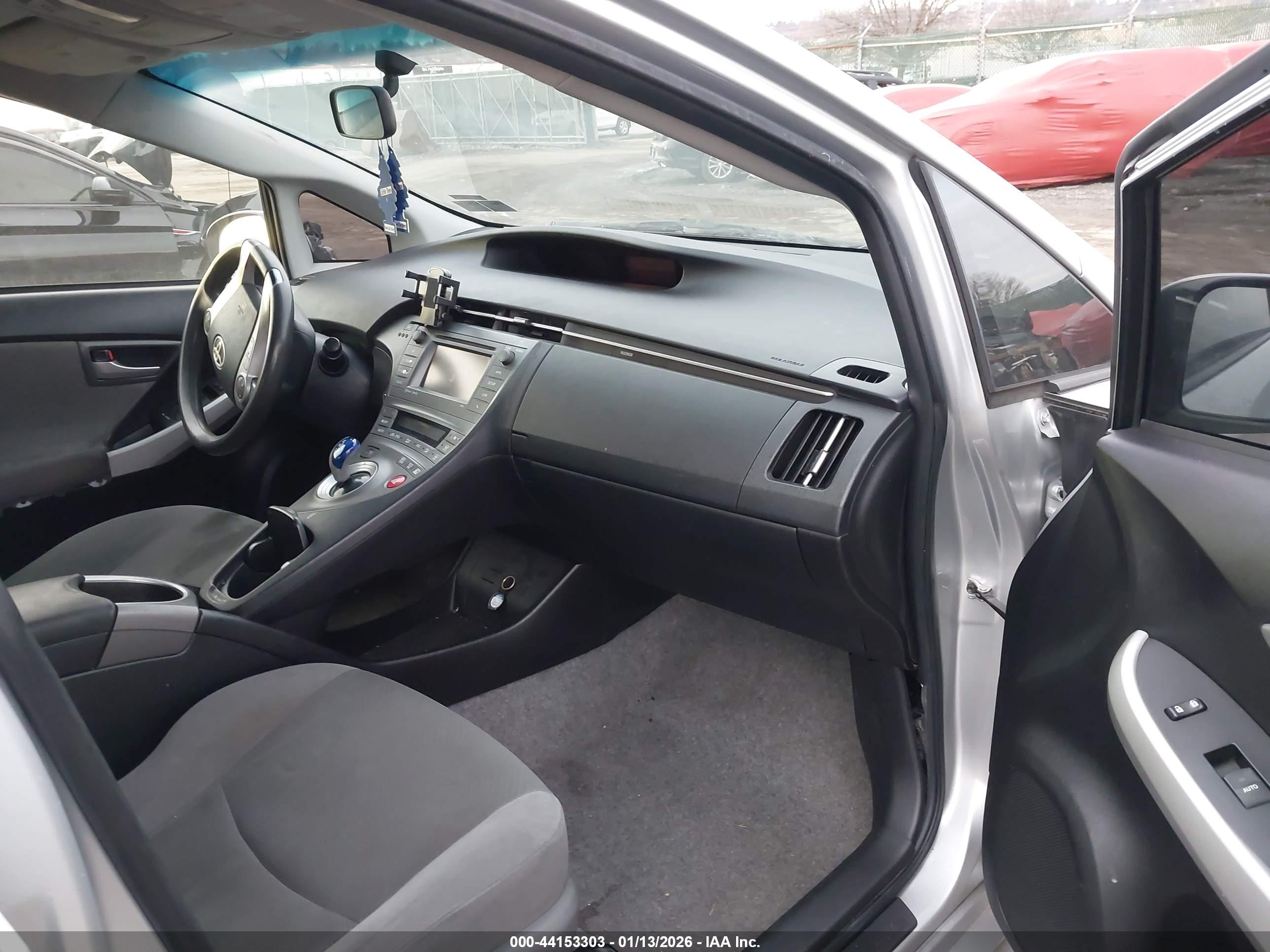 TOYOTA PRIUS image 5