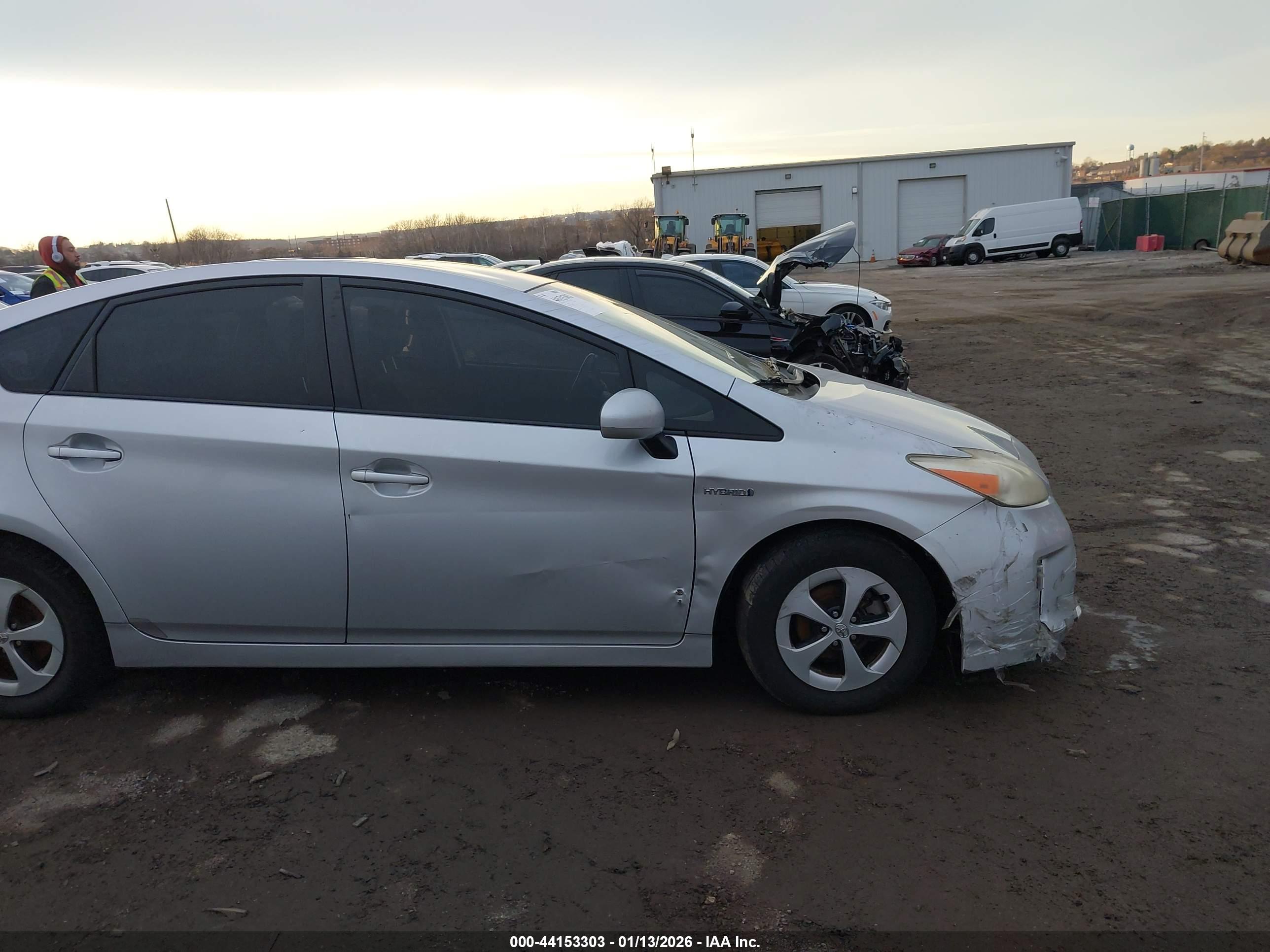 TOYOTA PRIUS image 6