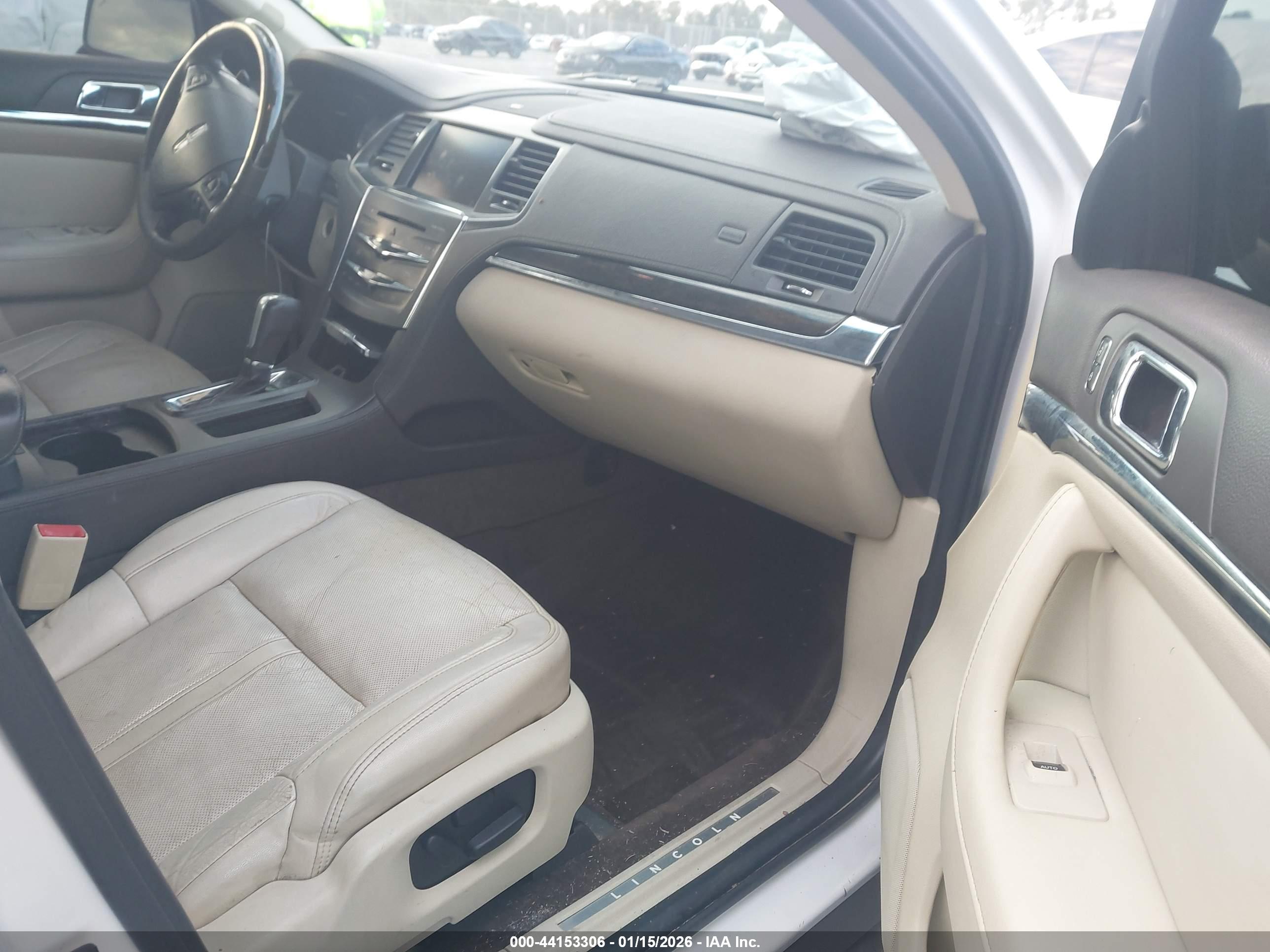 LINCOLN MKS image 5