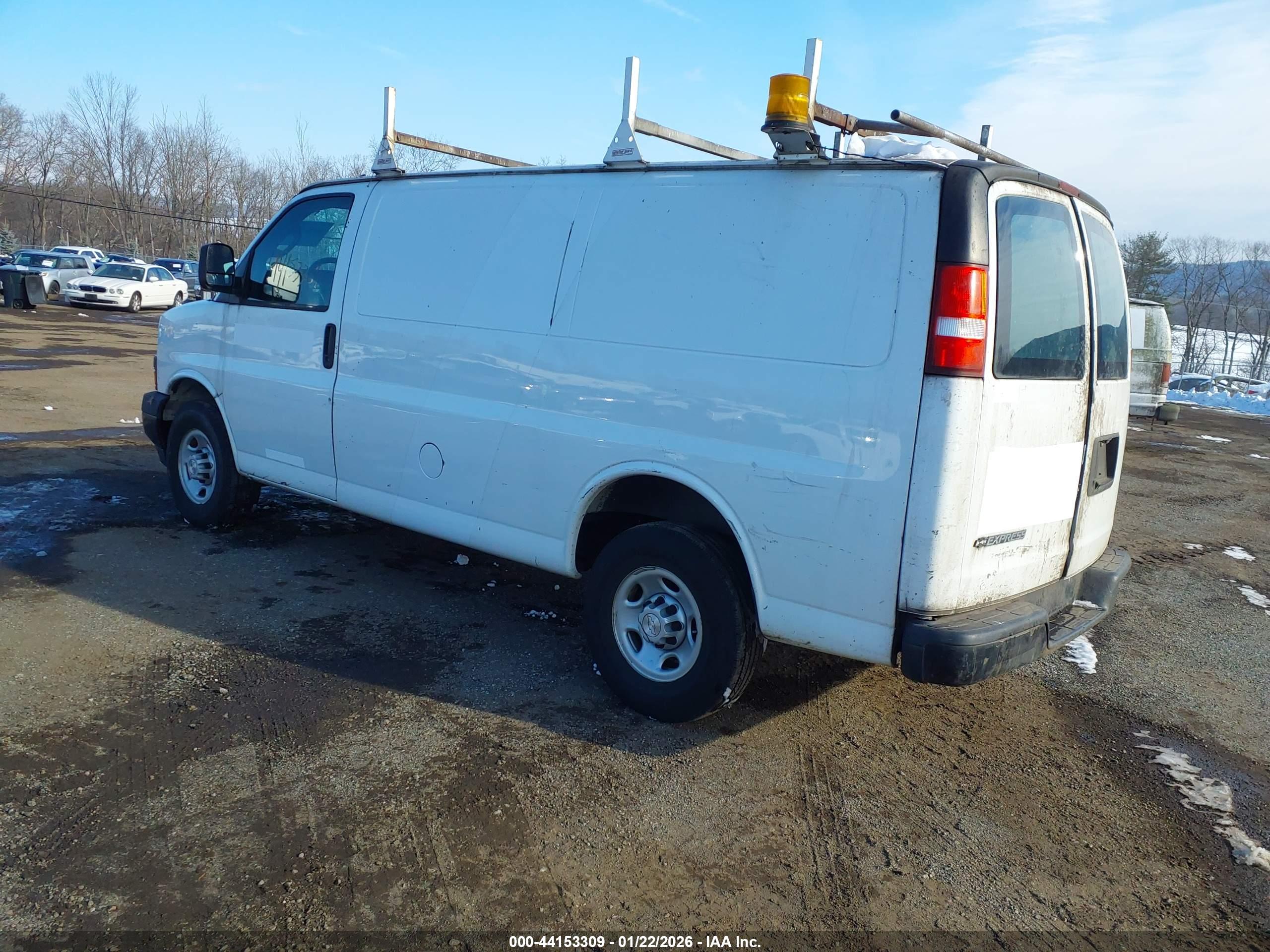 CHEVROLET EXPRESS image 3