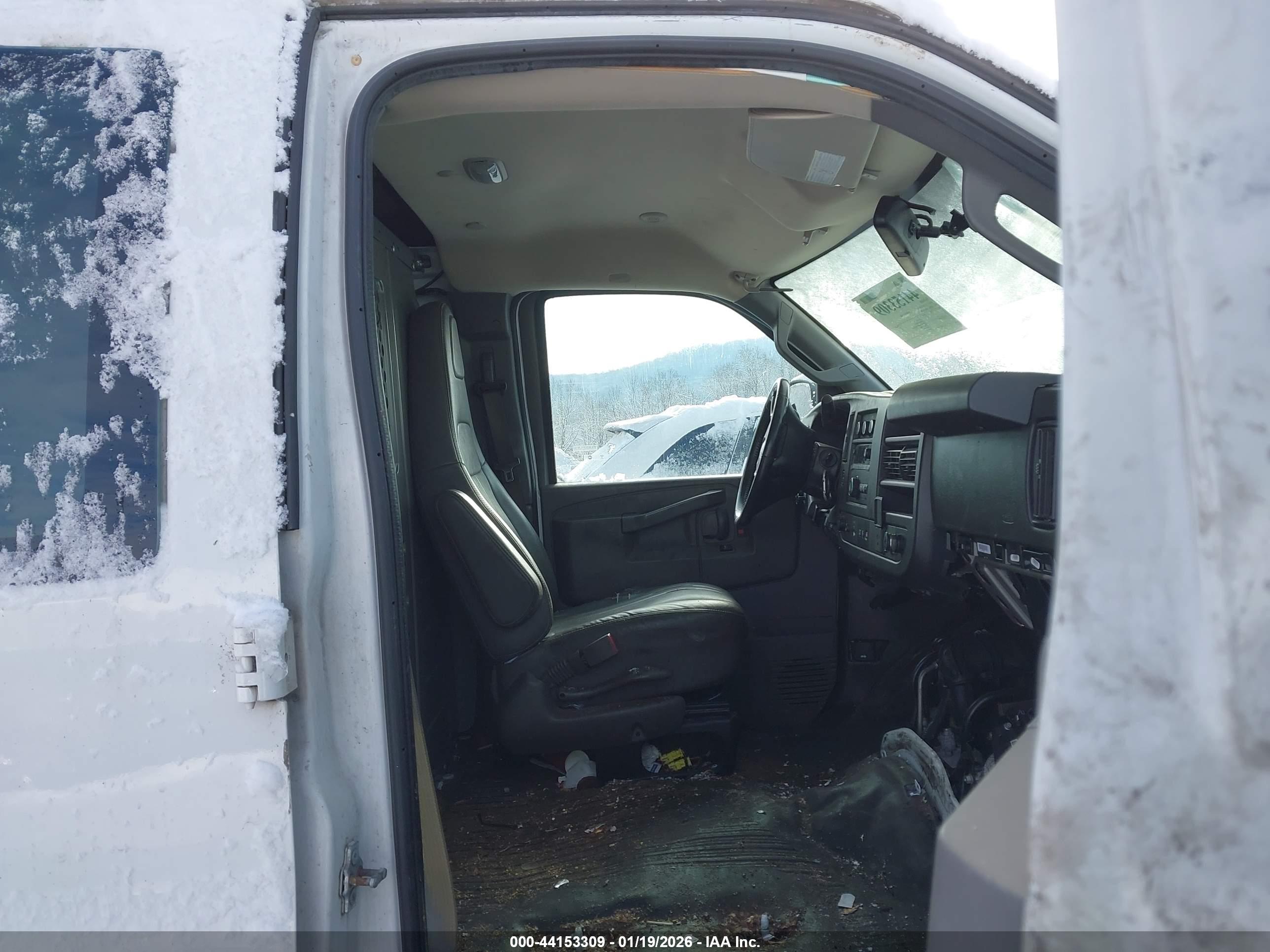 CHEVROLET EXPRESS image 5