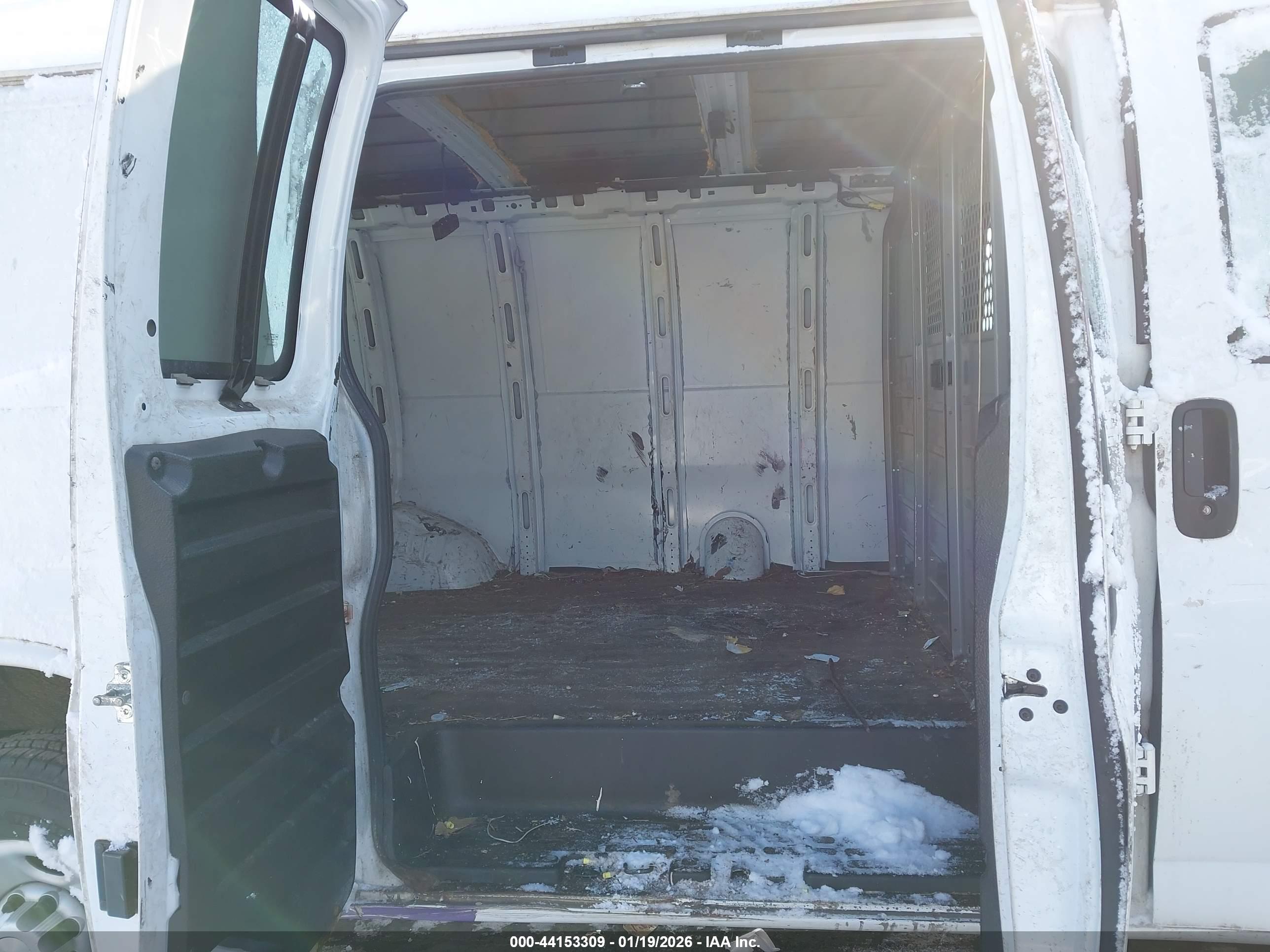 CHEVROLET EXPRESS image 8