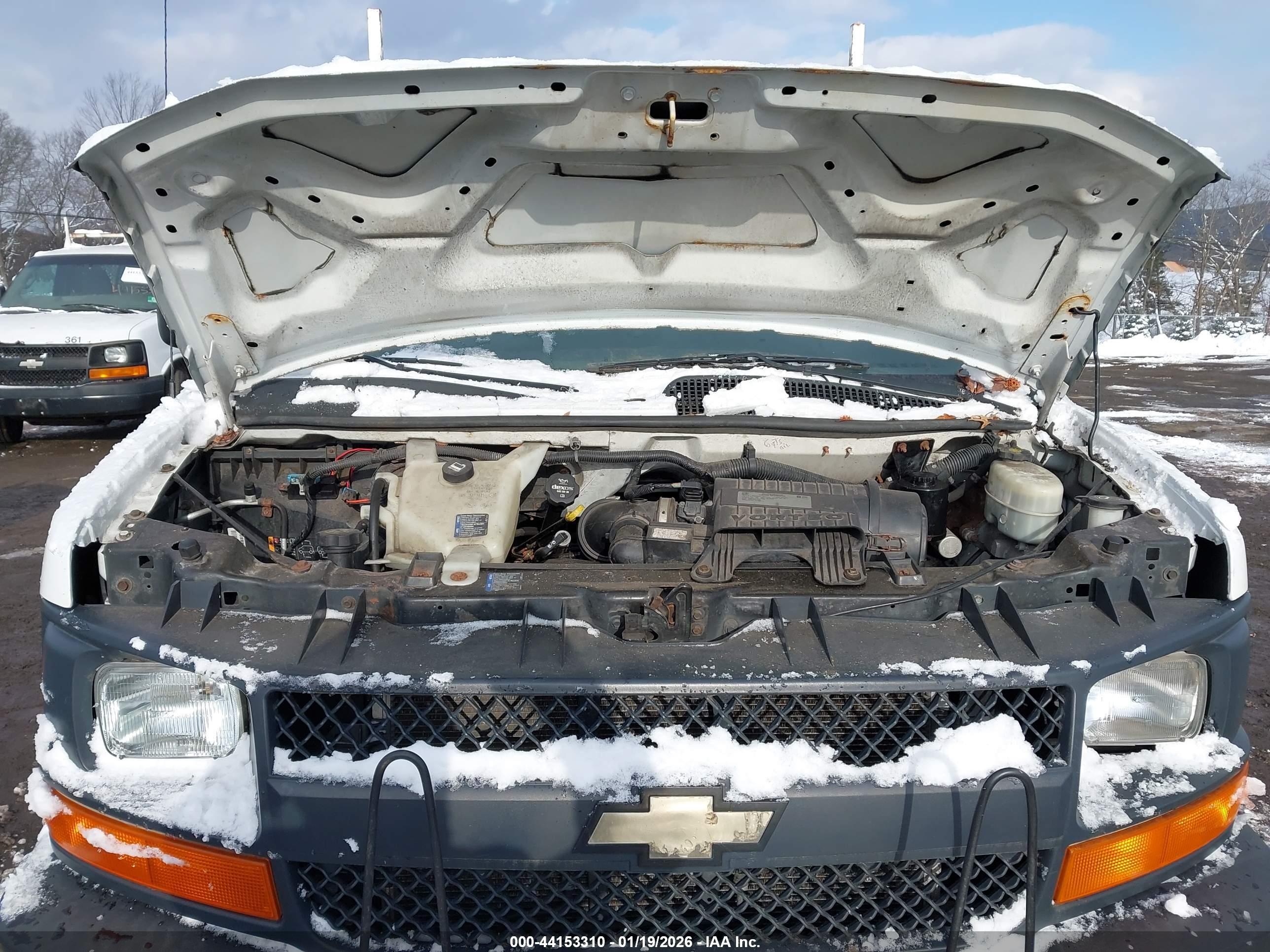 CHEVROLET EXPRESS image 10