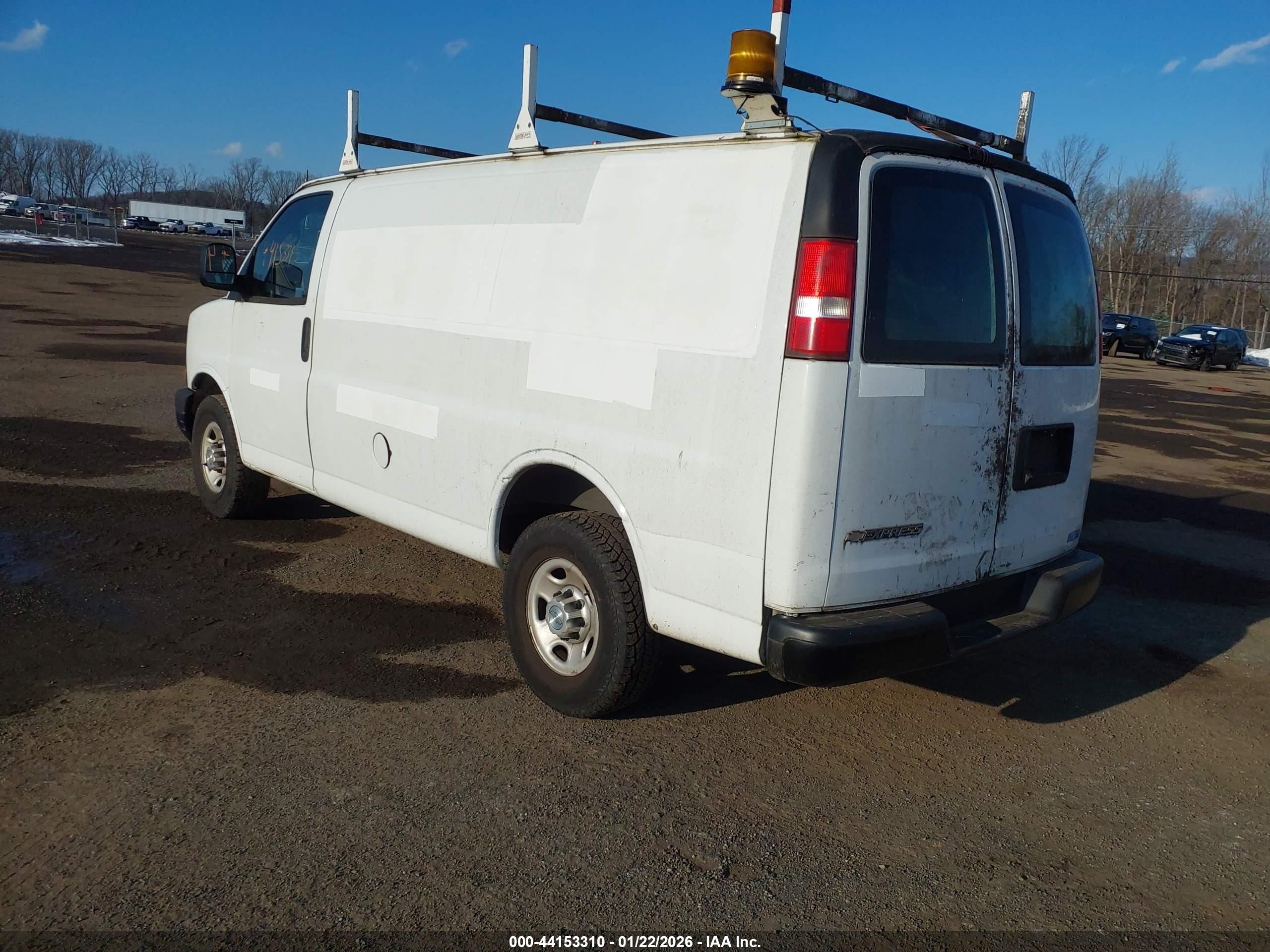 CHEVROLET EXPRESS image 3