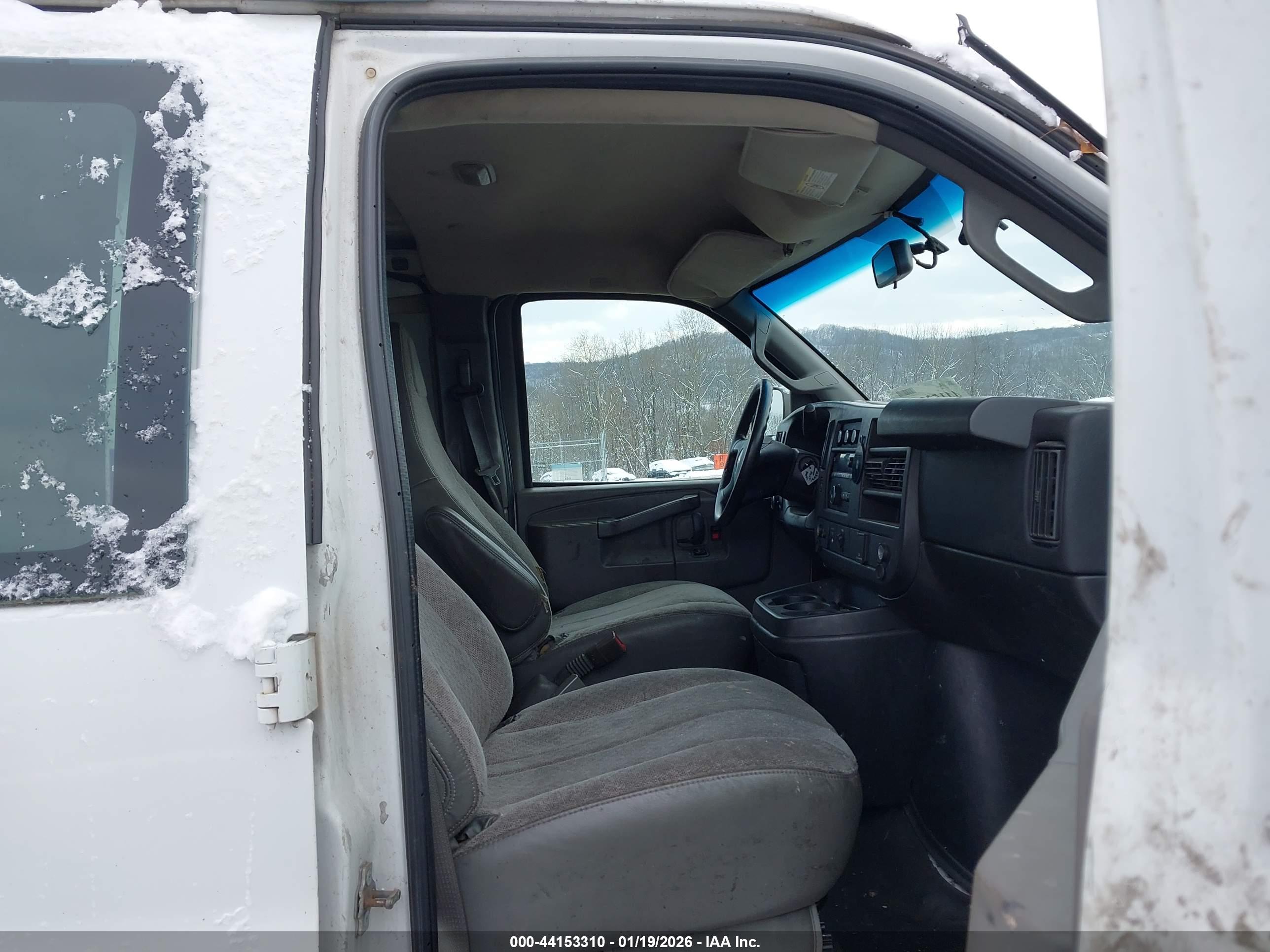 CHEVROLET EXPRESS image 5