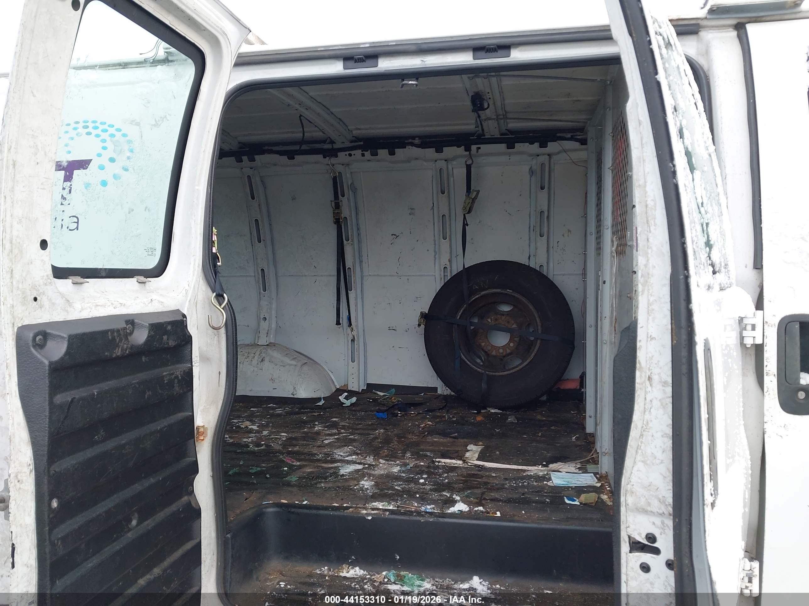 CHEVROLET EXPRESS image 8