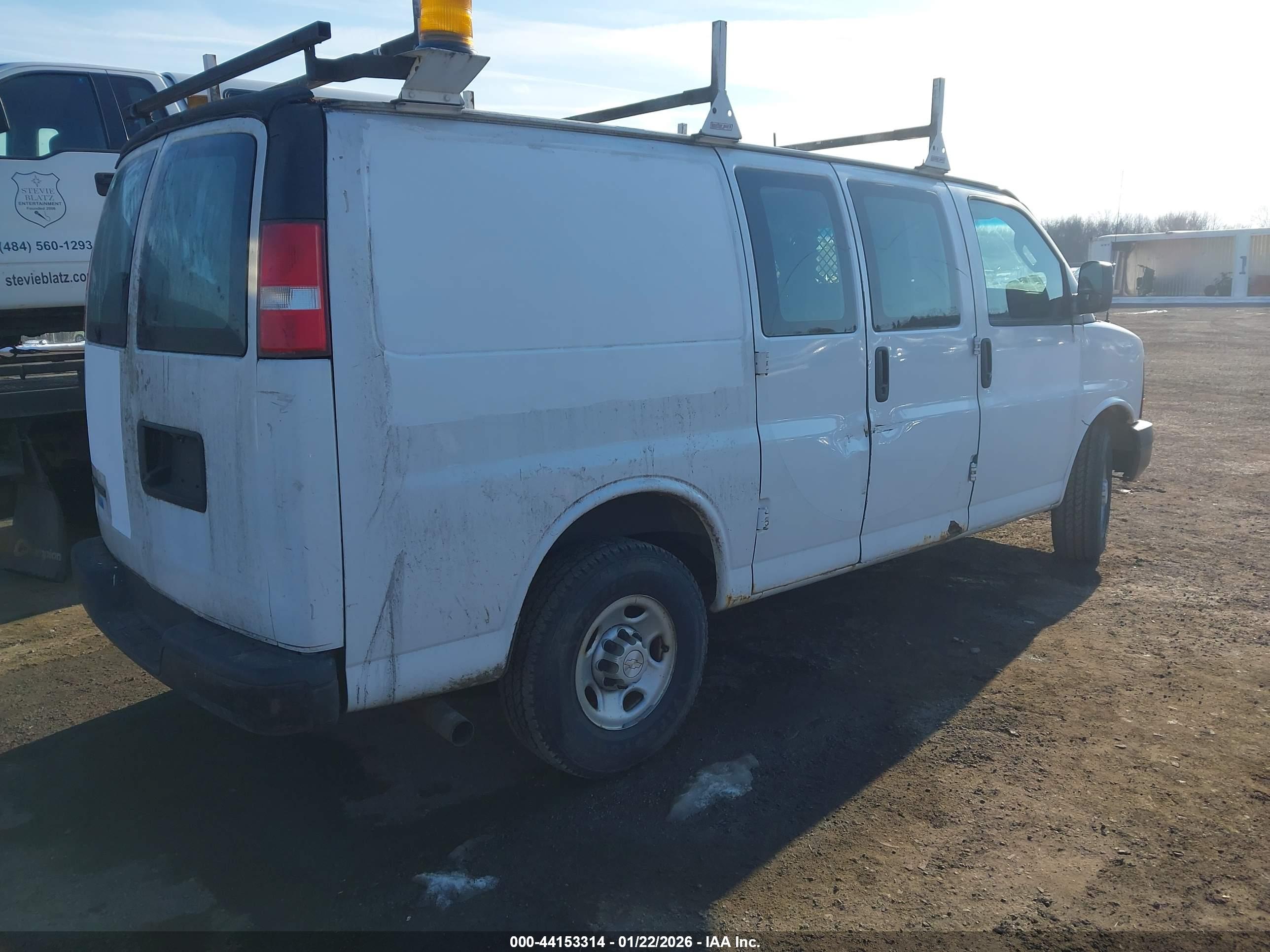 CHEVROLET EXPRESS image 4