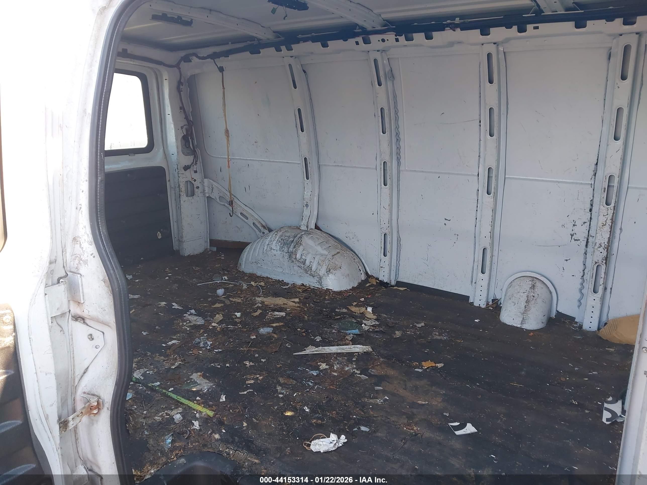 CHEVROLET EXPRESS image 8