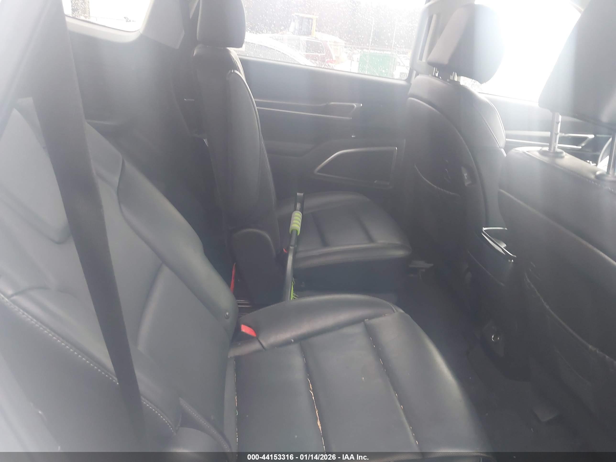 KIA TELLURIDE image 8