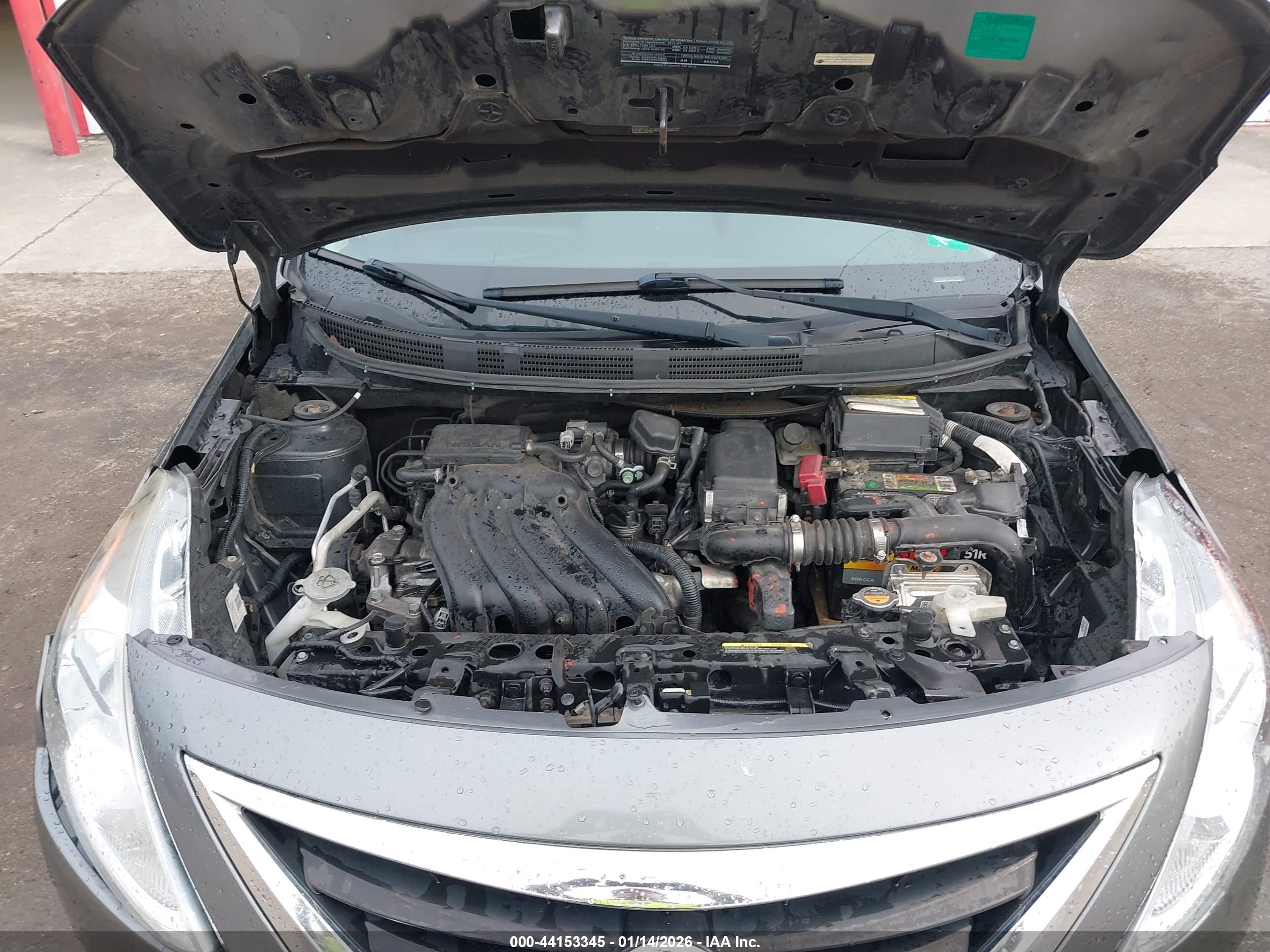 NISSAN VERSA image 10
