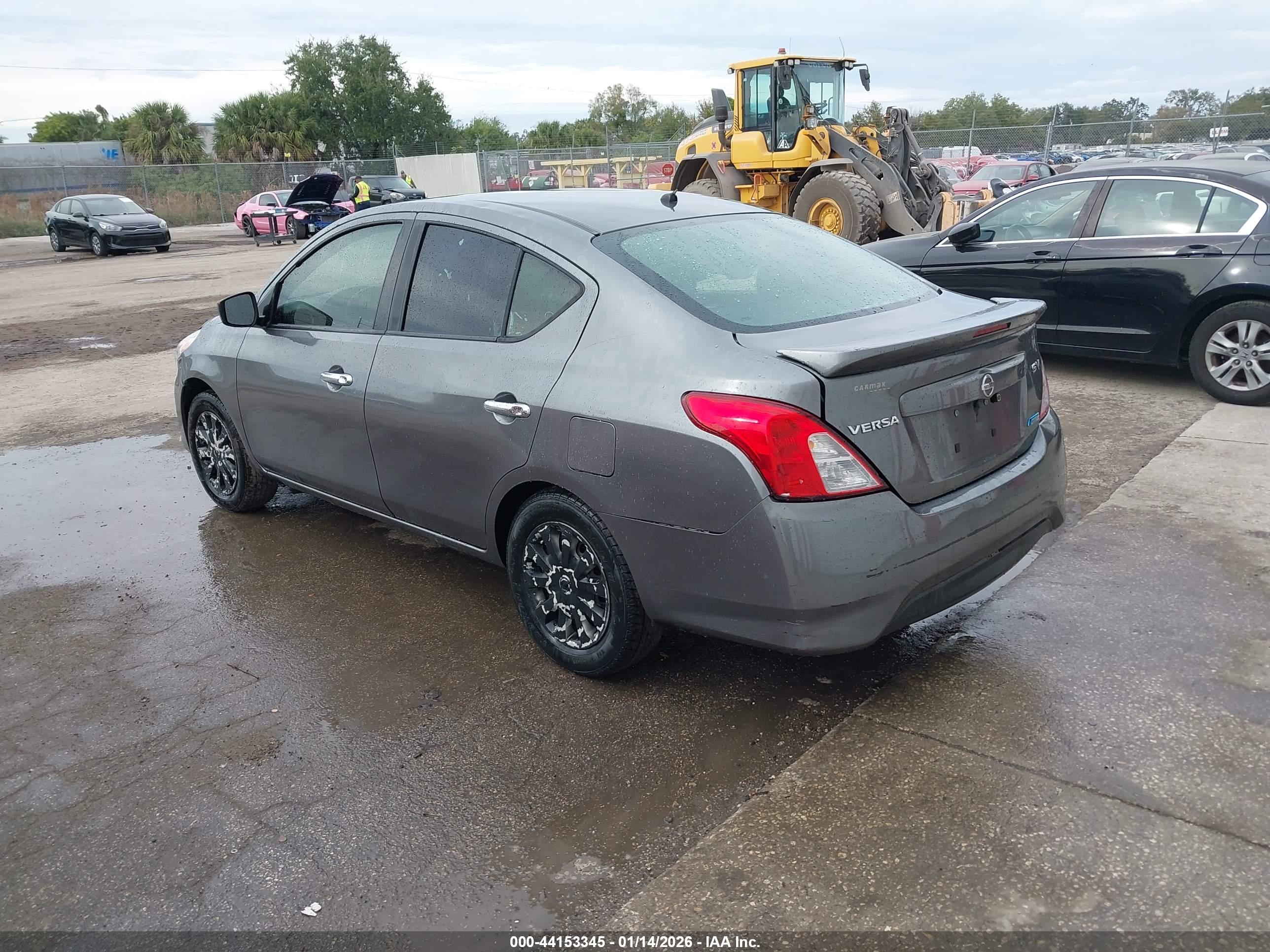 NISSAN VERSA image 3