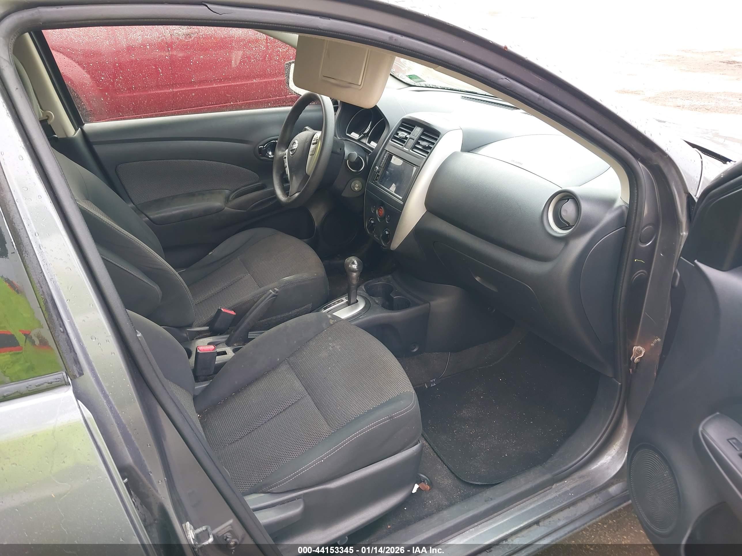 NISSAN VERSA image 5