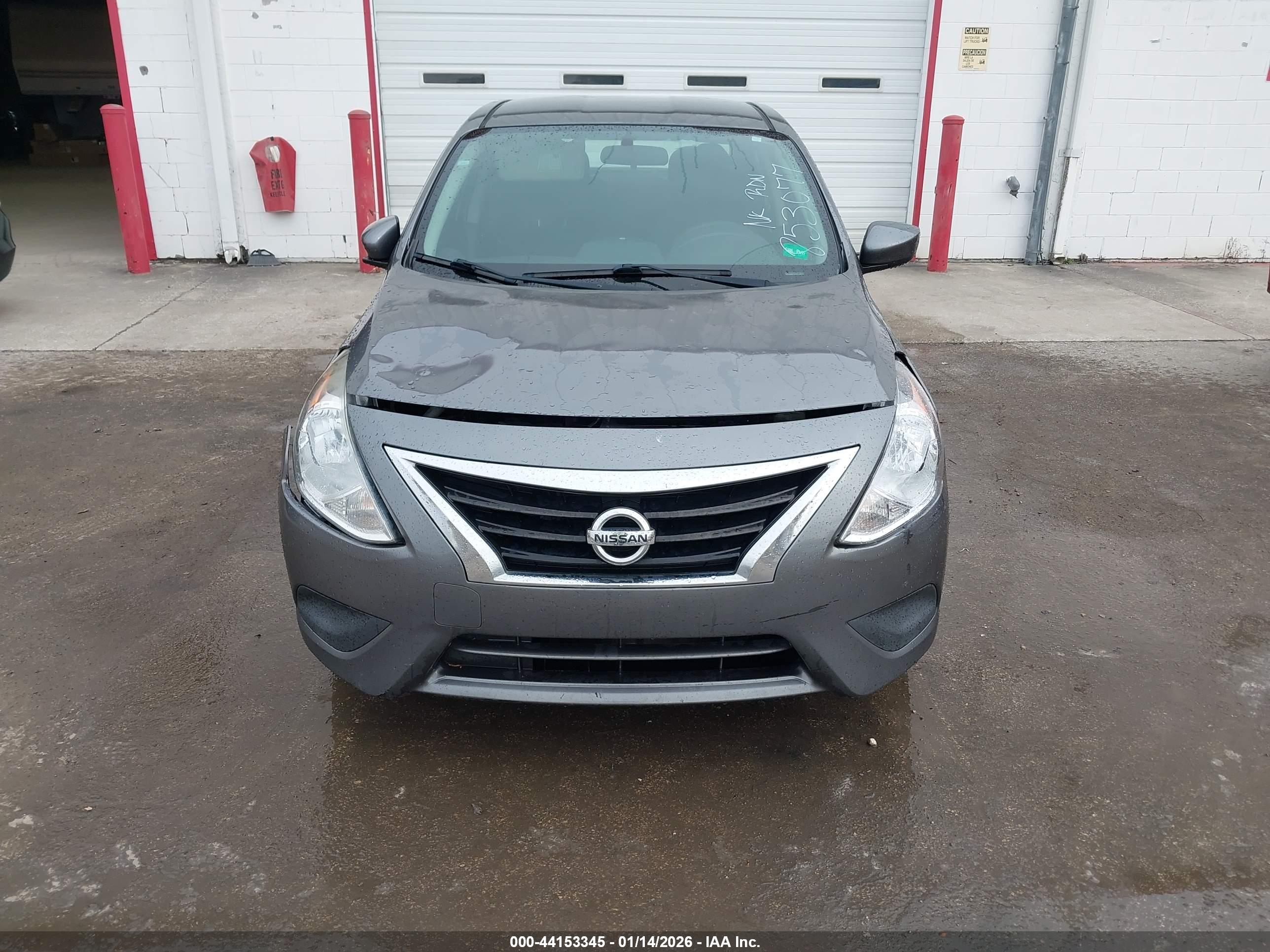 NISSAN VERSA image 6