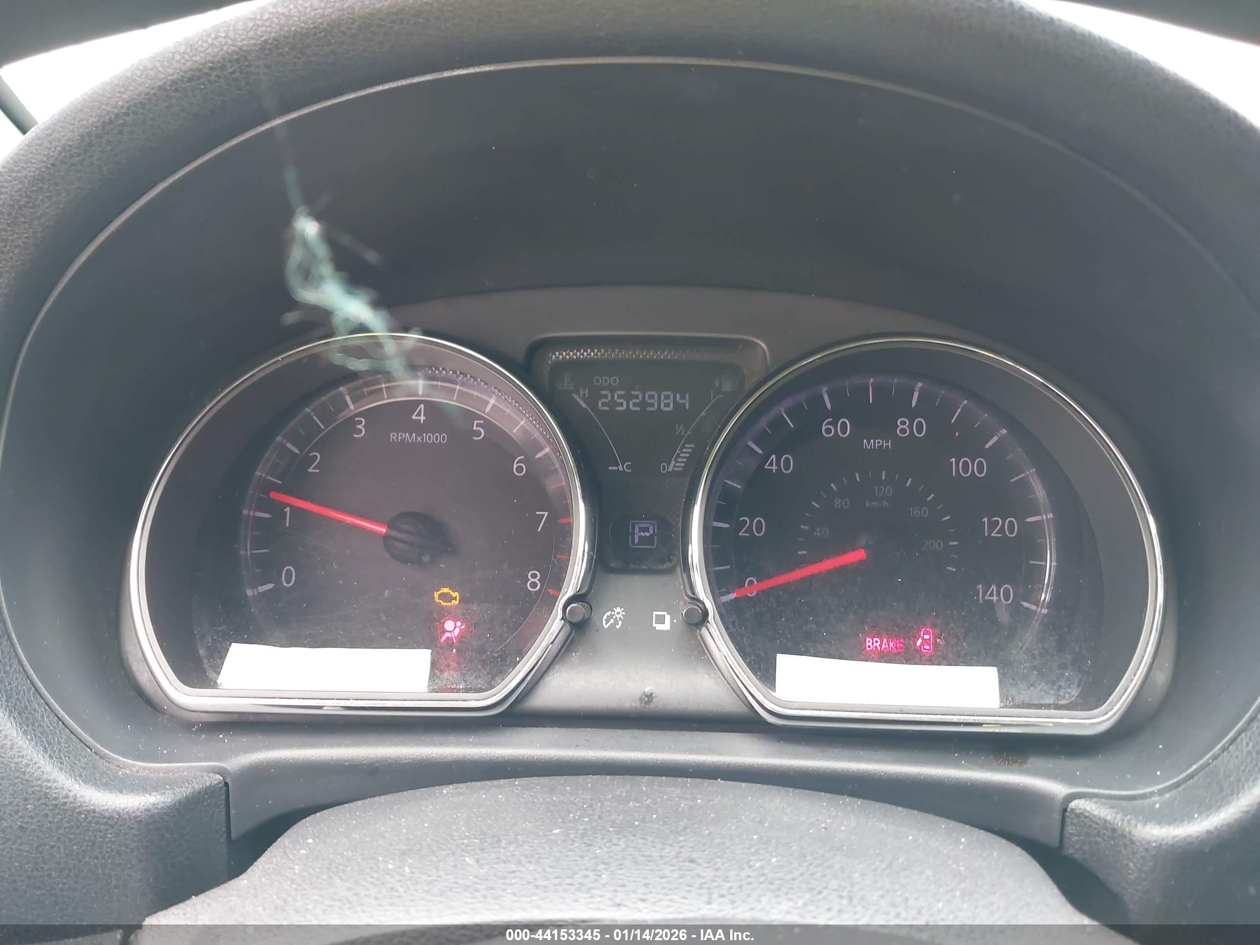 NISSAN VERSA image 7