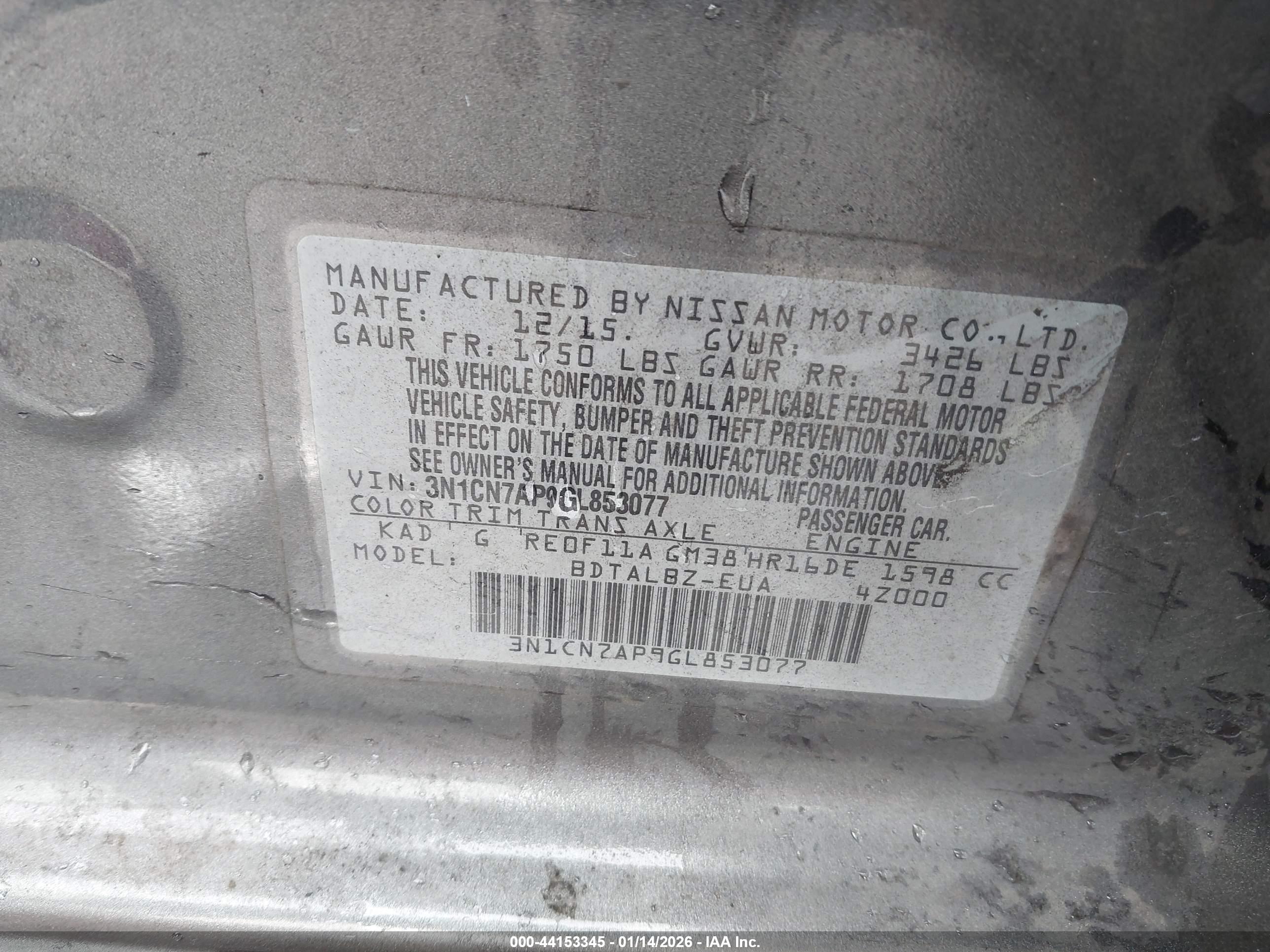 NISSAN VERSA image 9