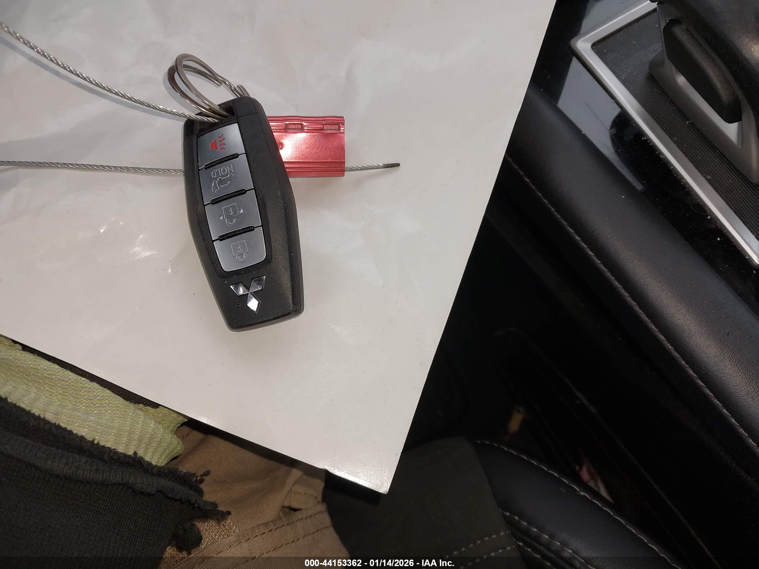 MITSUBISHI OUTLANDER image 11