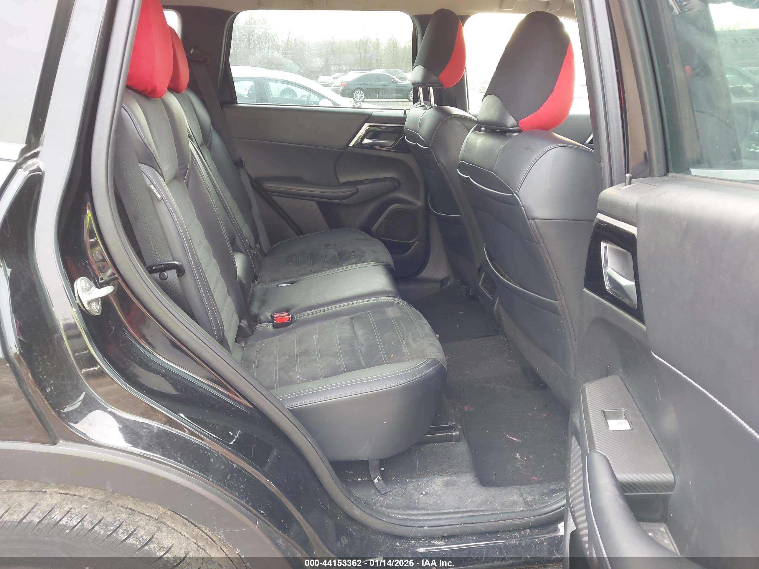 MITSUBISHI OUTLANDER image 8