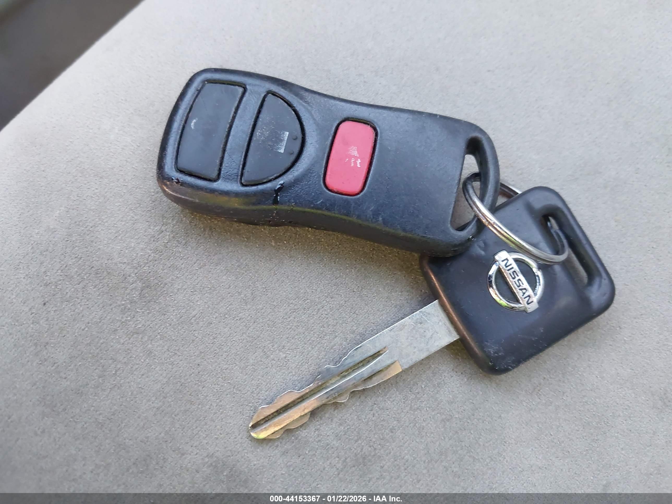 NISSAN VERSA image 11