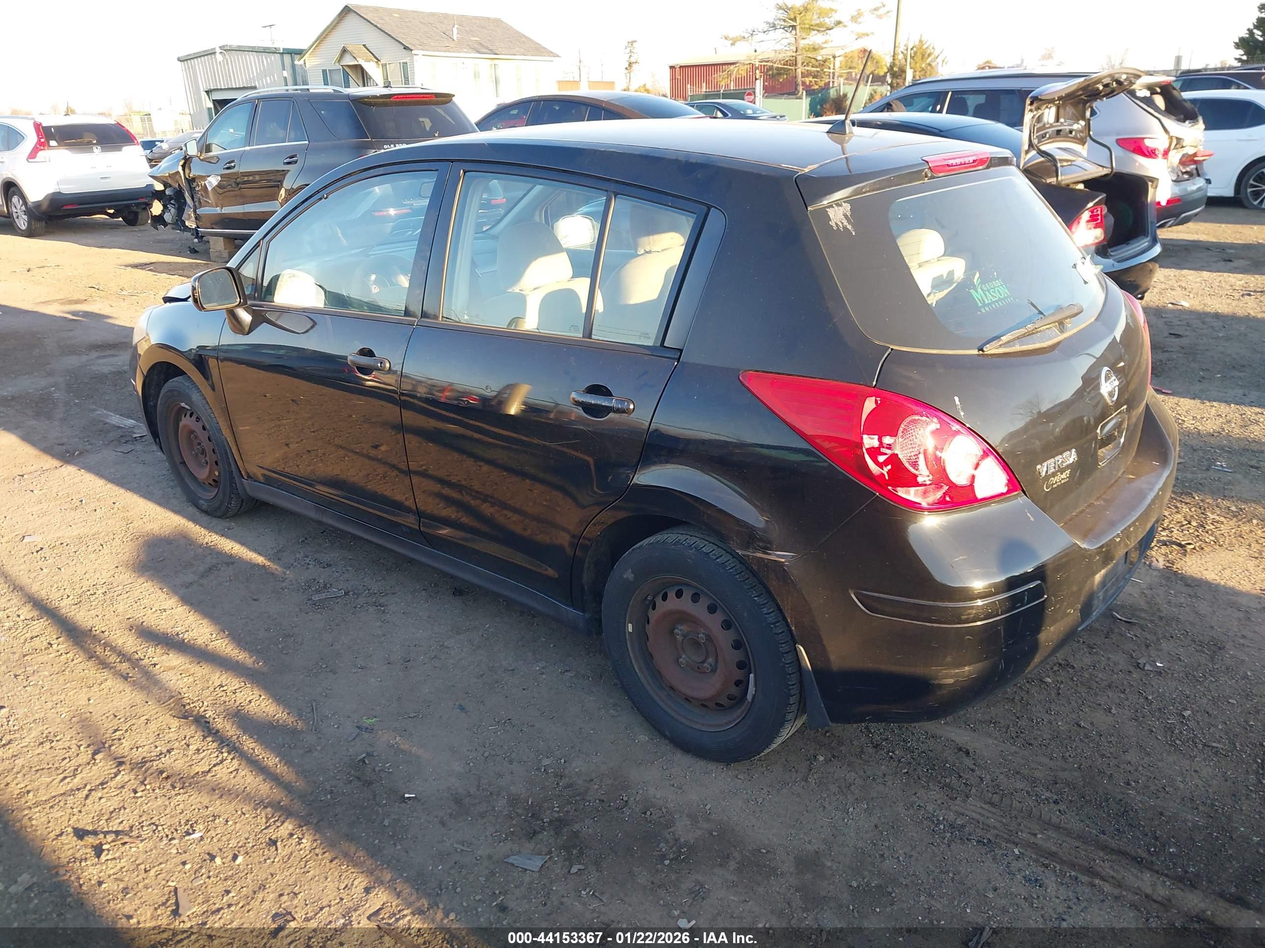 NISSAN VERSA image 3