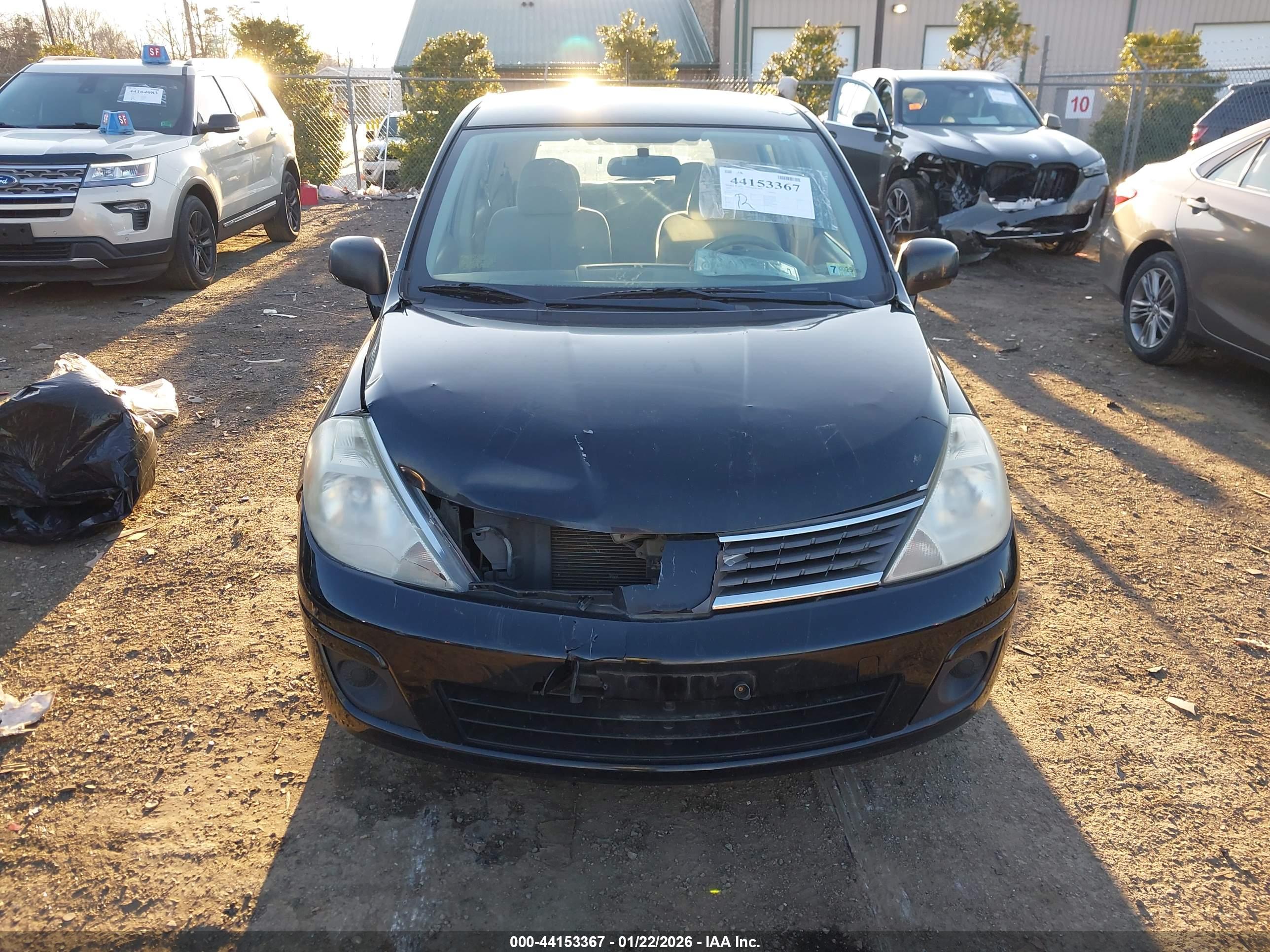 NISSAN VERSA image 6