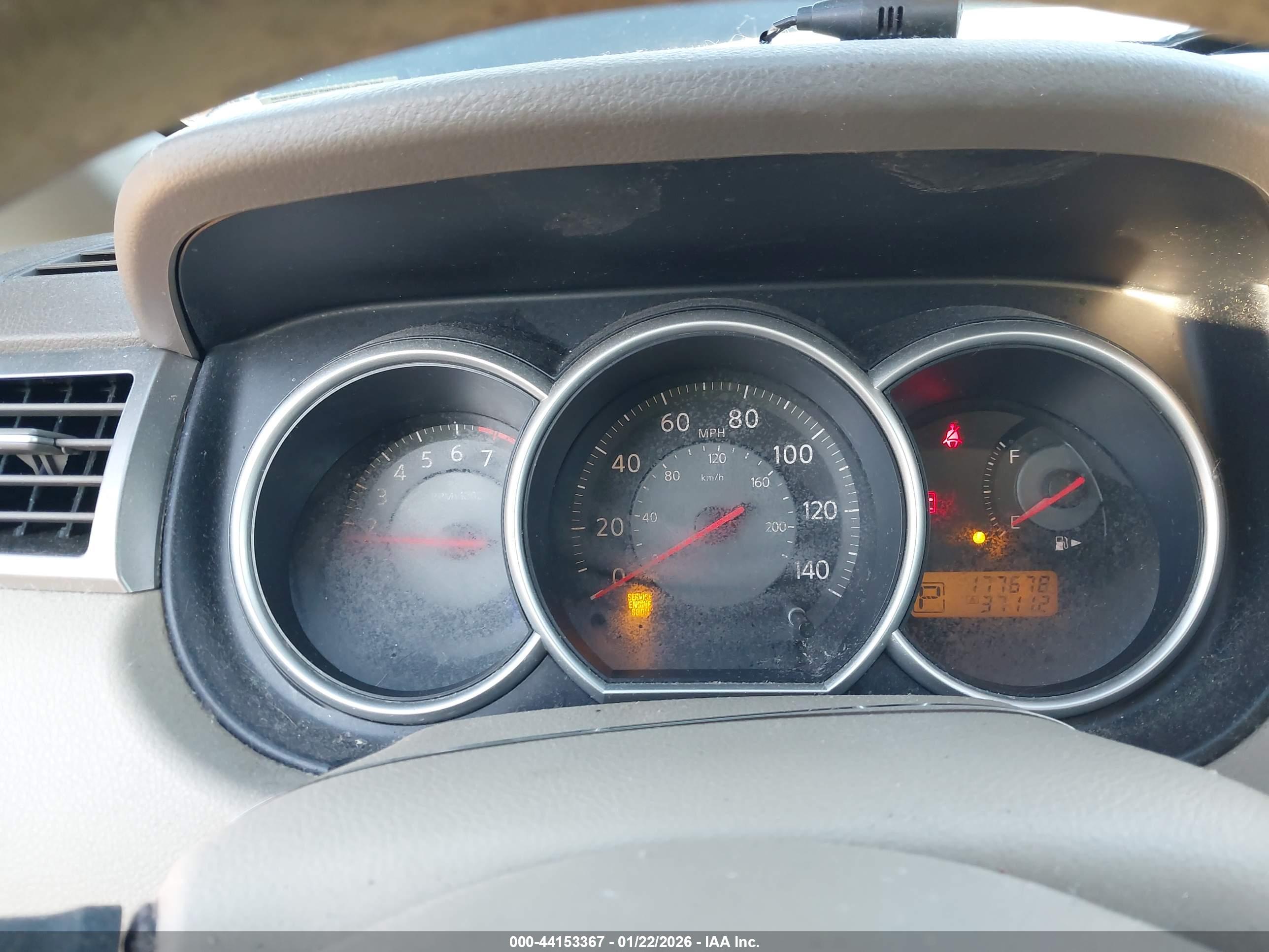 NISSAN VERSA image 7
