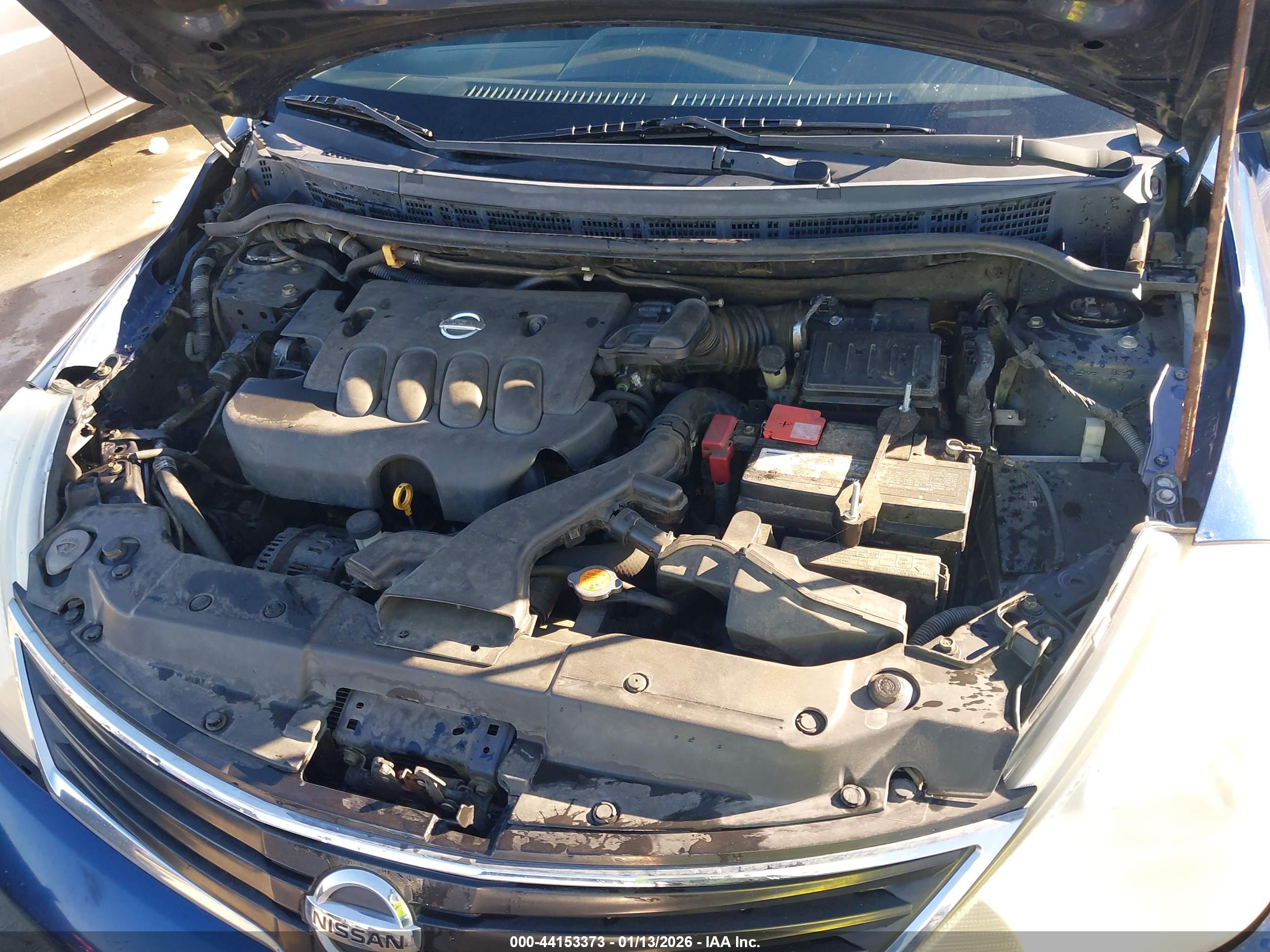 NISSAN VERSA image 10