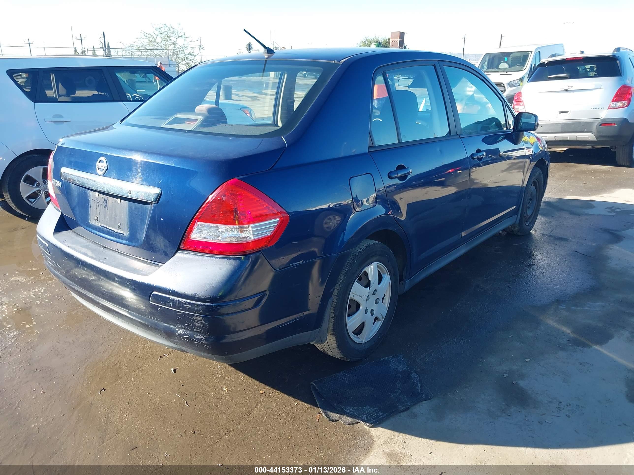 NISSAN VERSA image 4